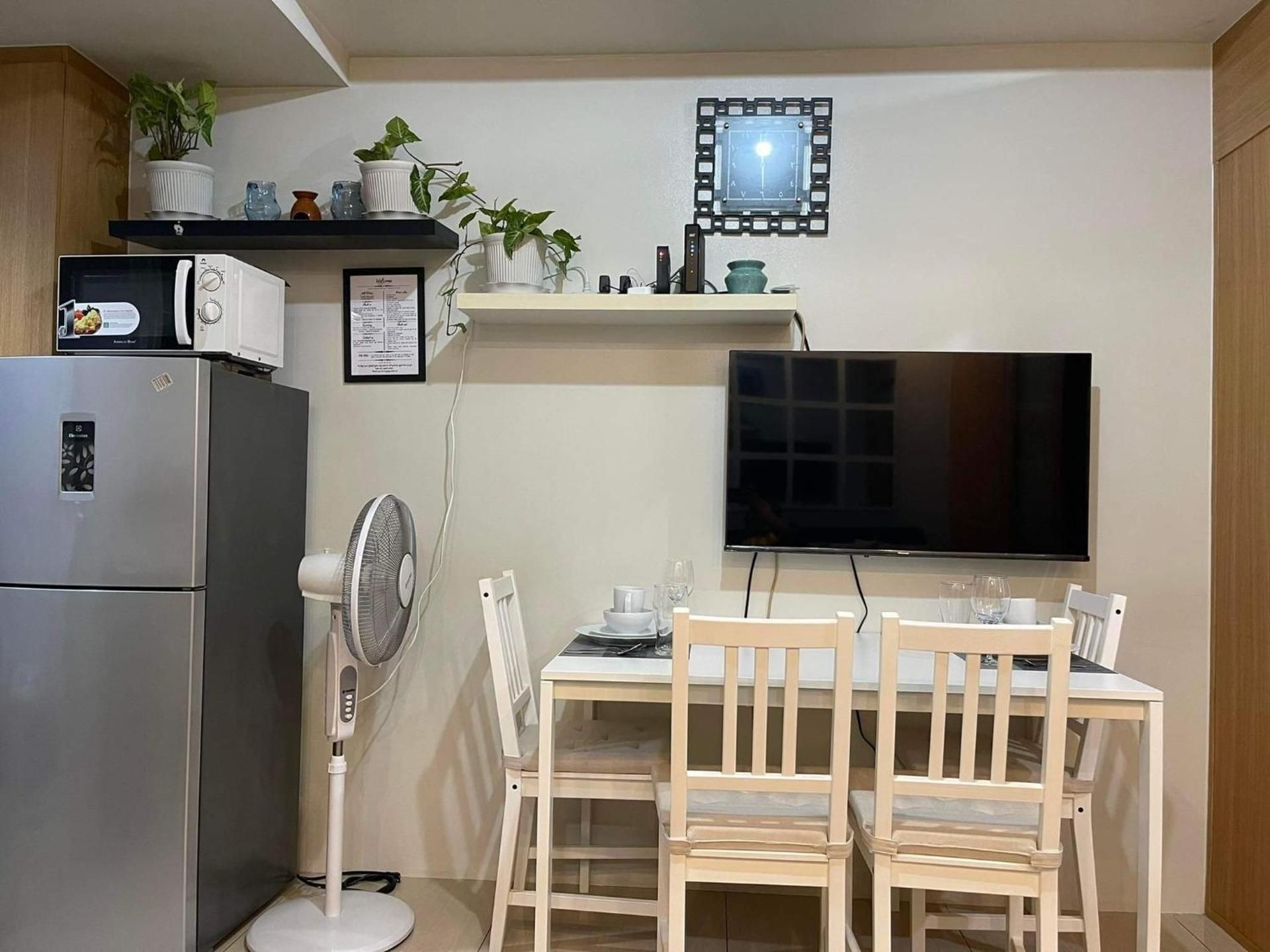 shared lounge/tv area