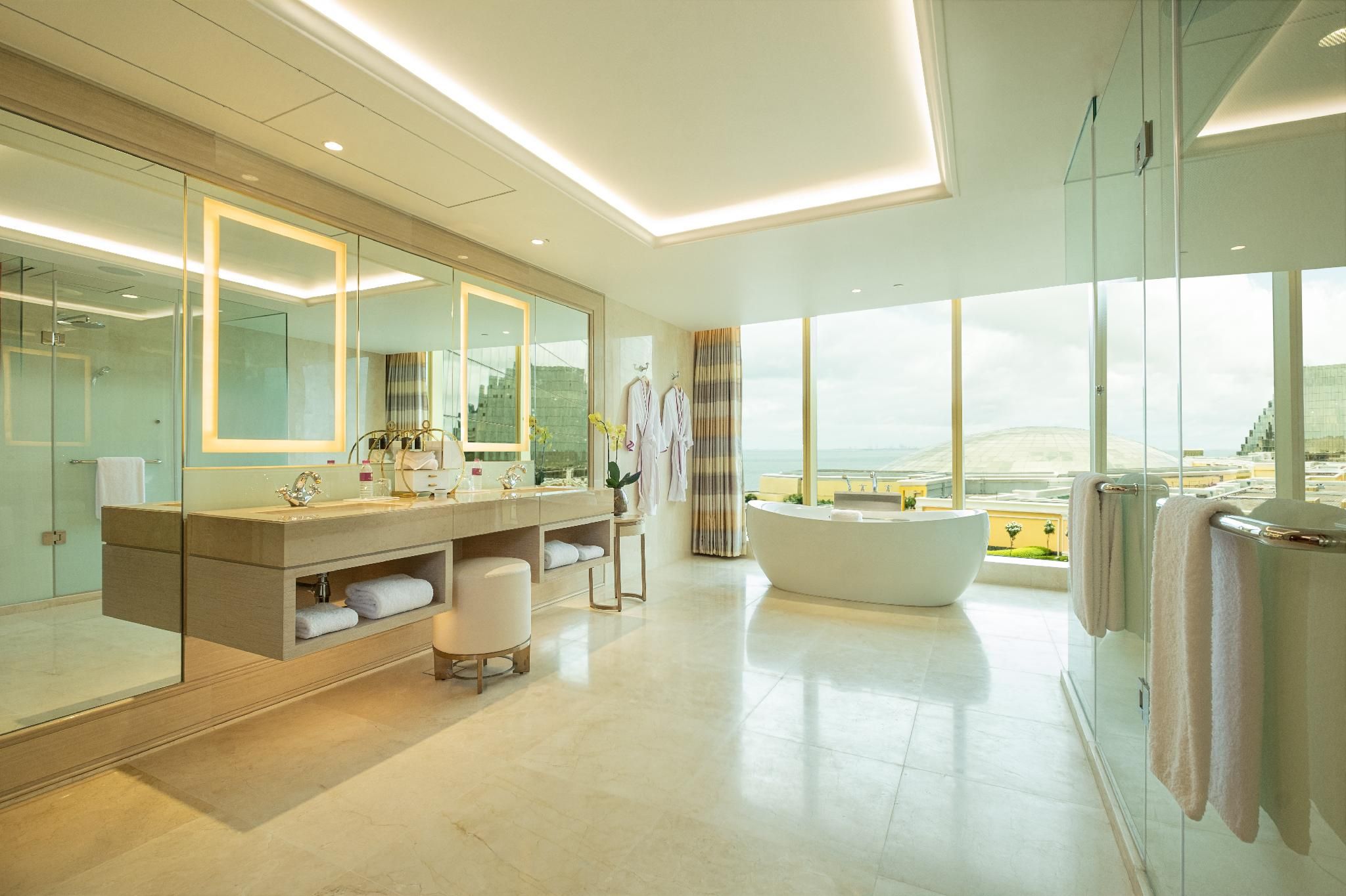 2 Double Beds Premium Suite