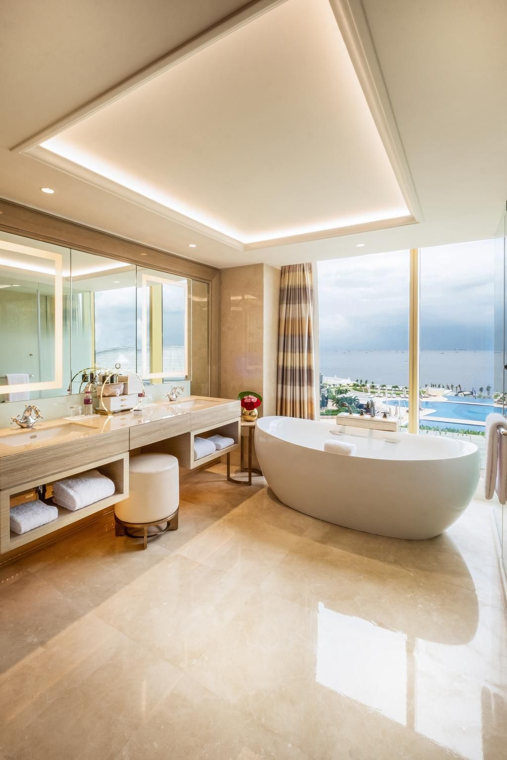 Okada Manila Deluxe Room - Twin 2