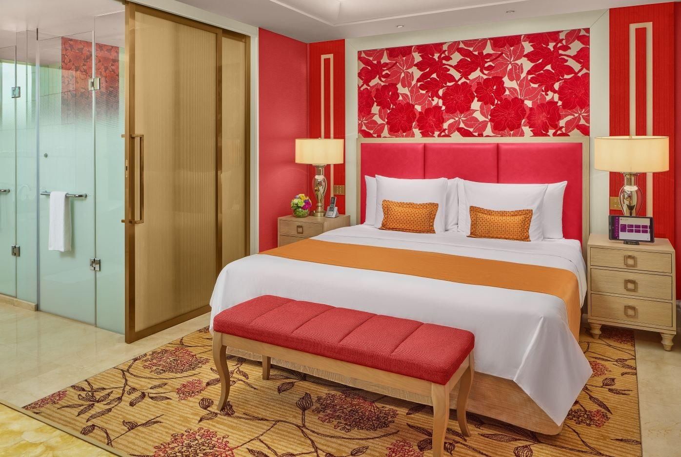 Grand Deluxe Family Room