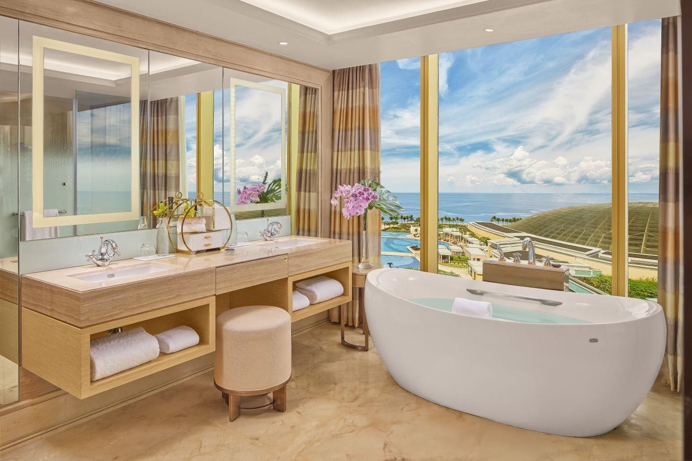 Deluxe Room - King Bed