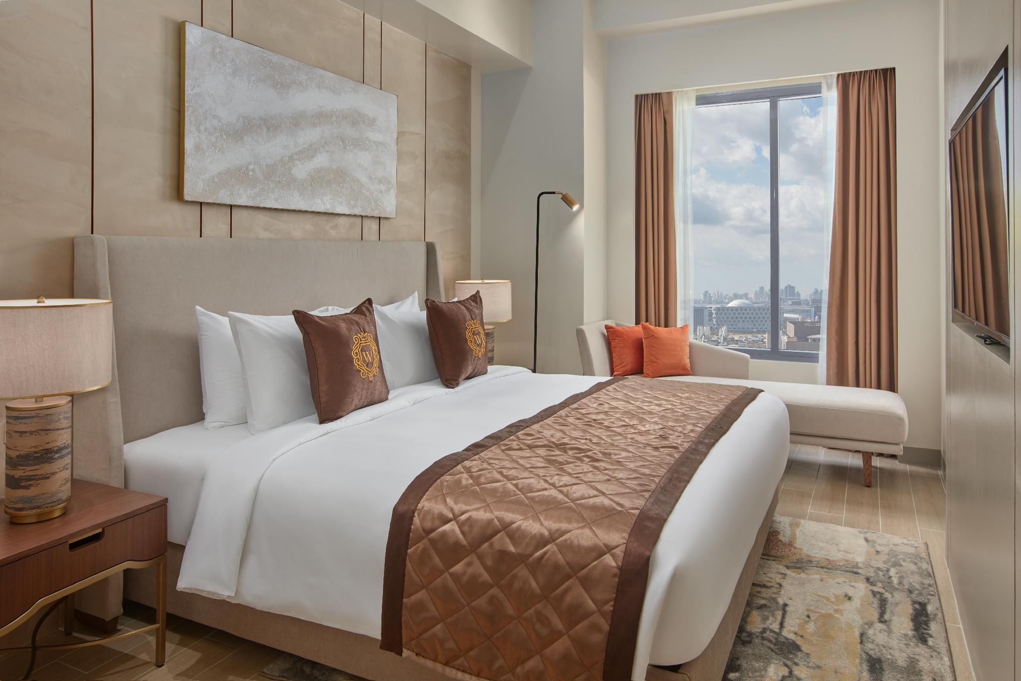 Executive 1 Bedroom Suite with Free Scheduled Airport Shuttle Service