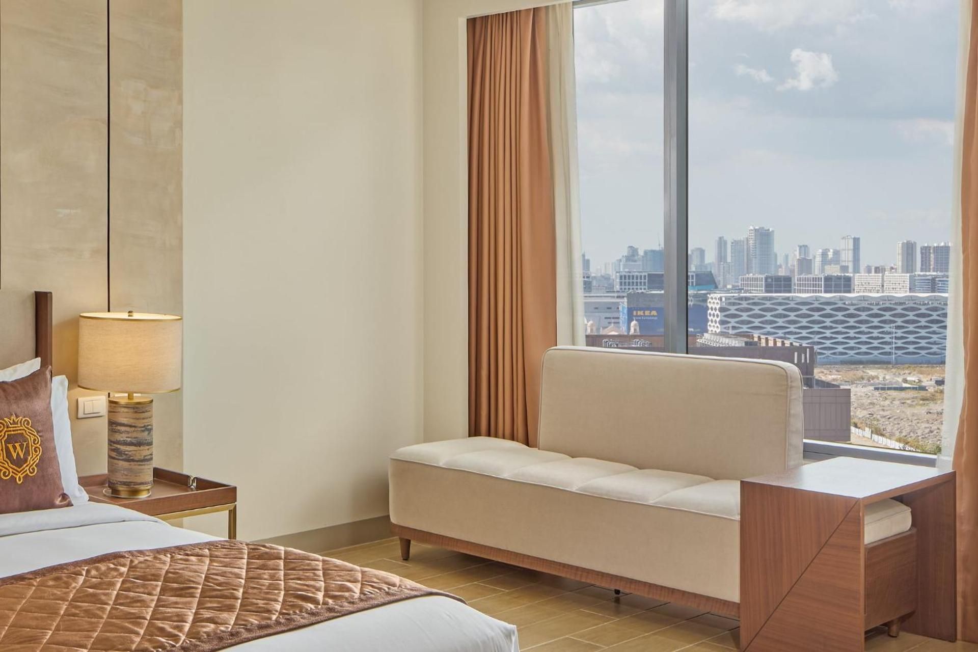 Premier Room Queen With Free Scheduled Airport Shuttle Service