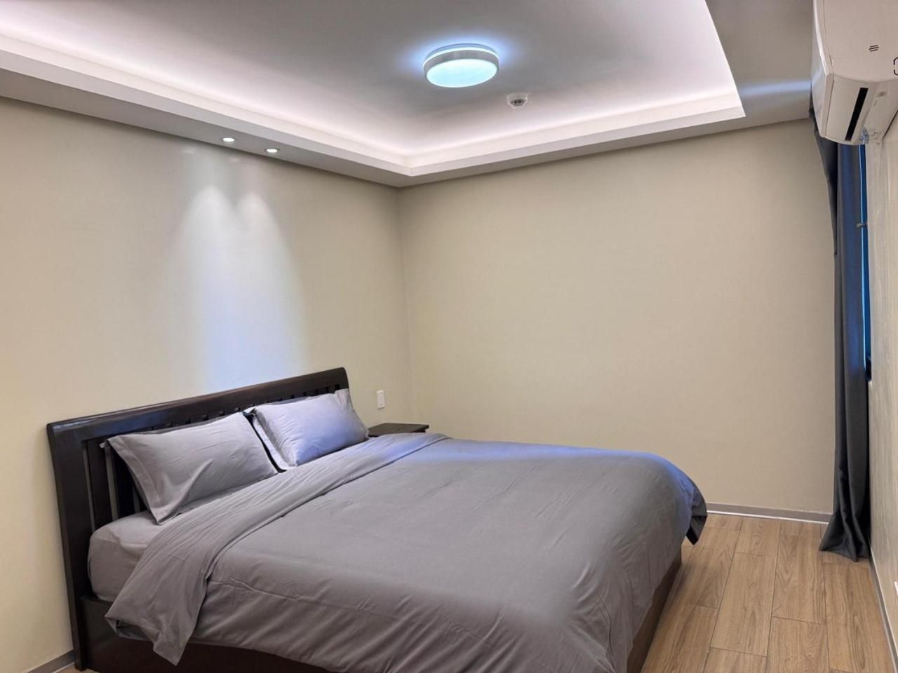 King Studio with Sofa Bed