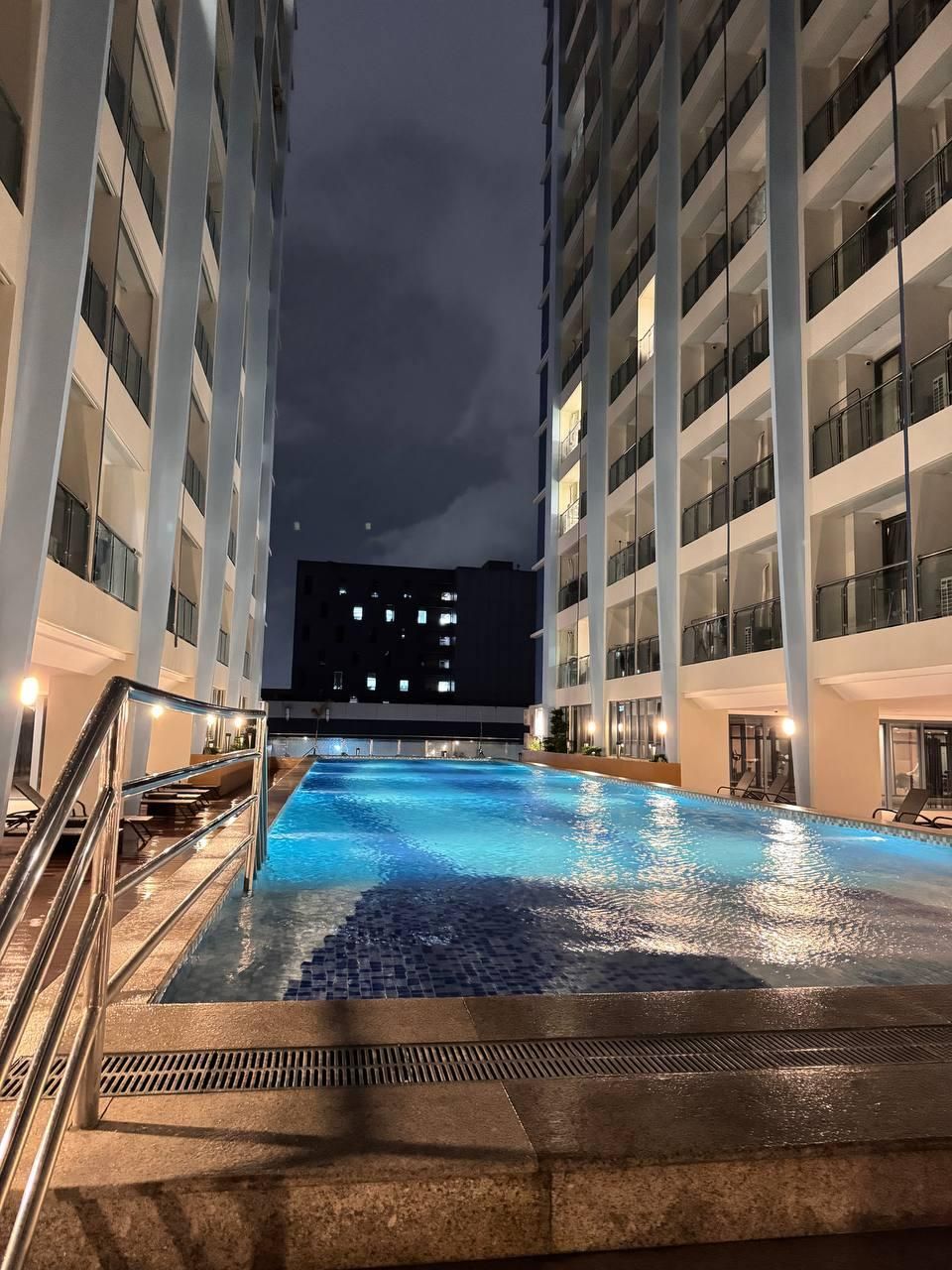 swimming pool [outdoor]