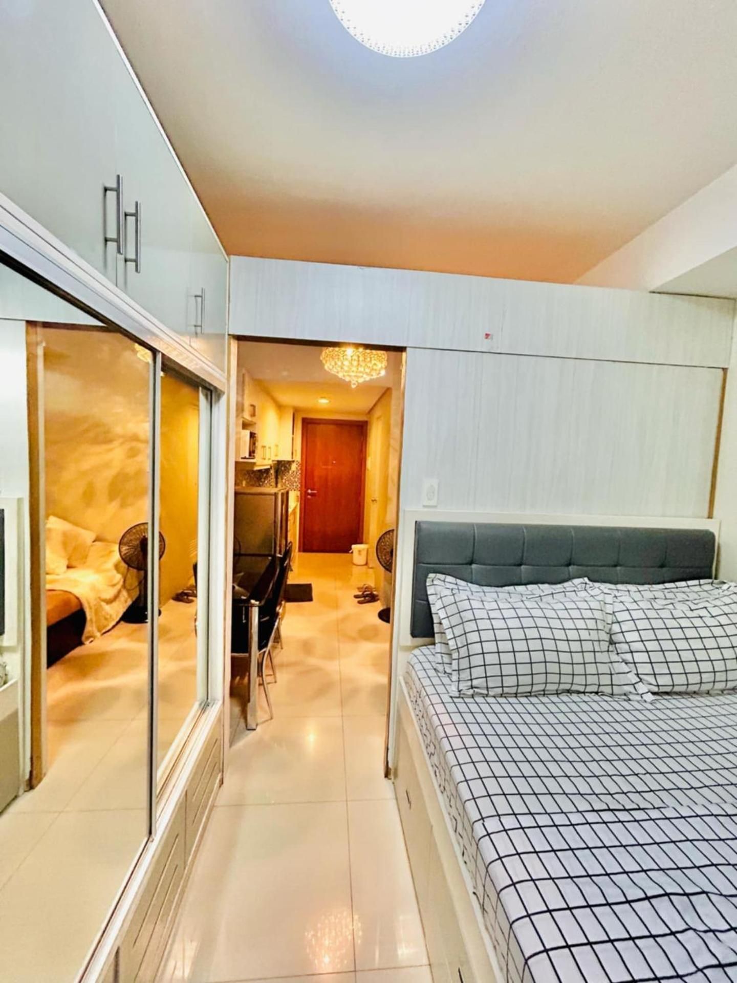 One-Bedroom Apartment with Pool View