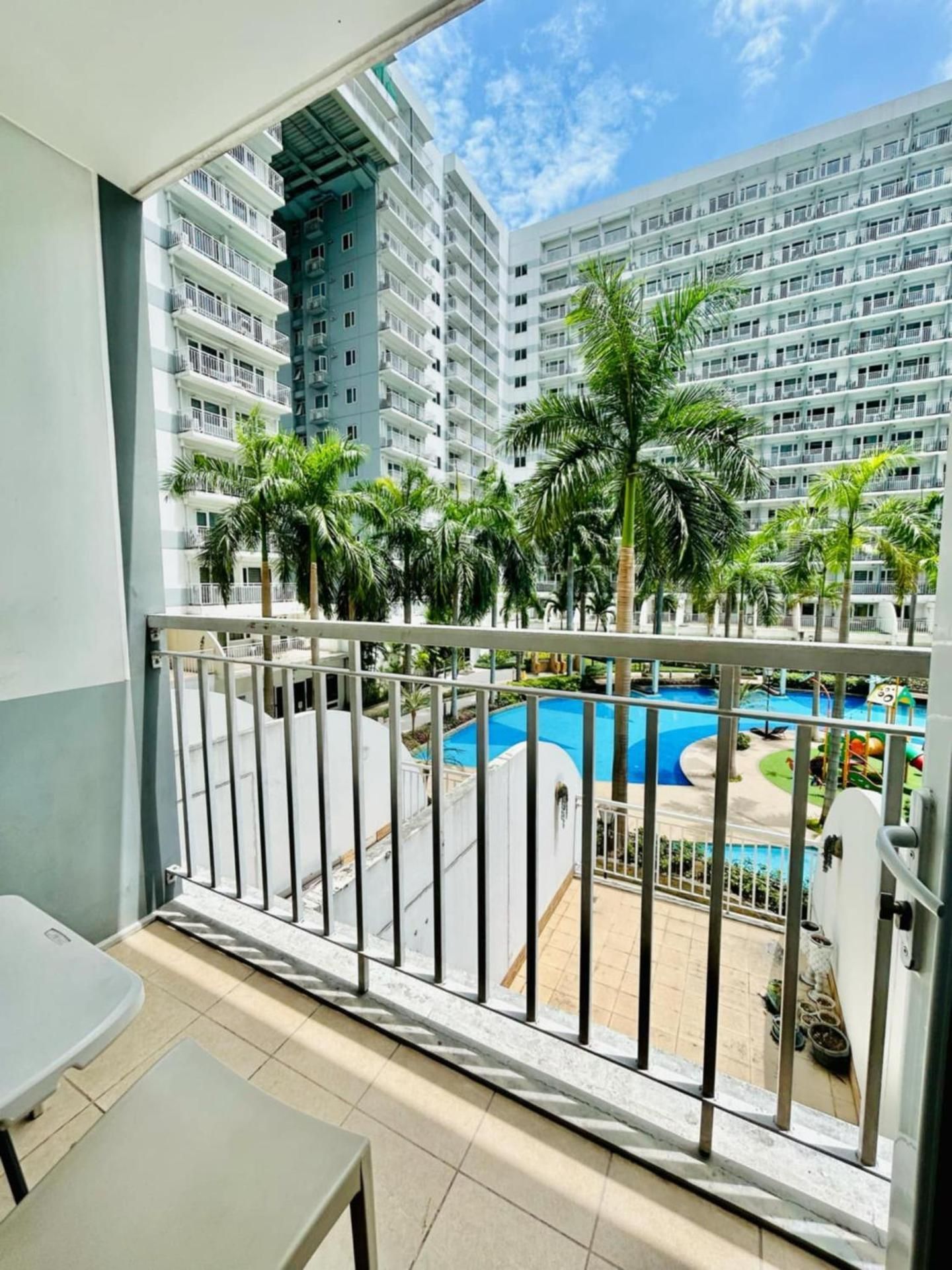 One-Bedroom Apartment with Pool View