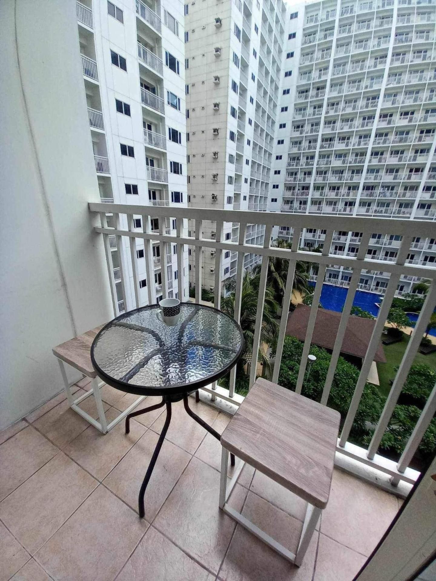 Apartment with Pool View 