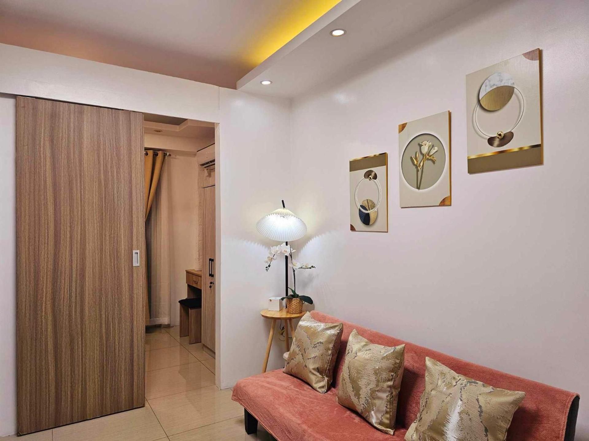 One-Bedroom Apartment with Balcony
