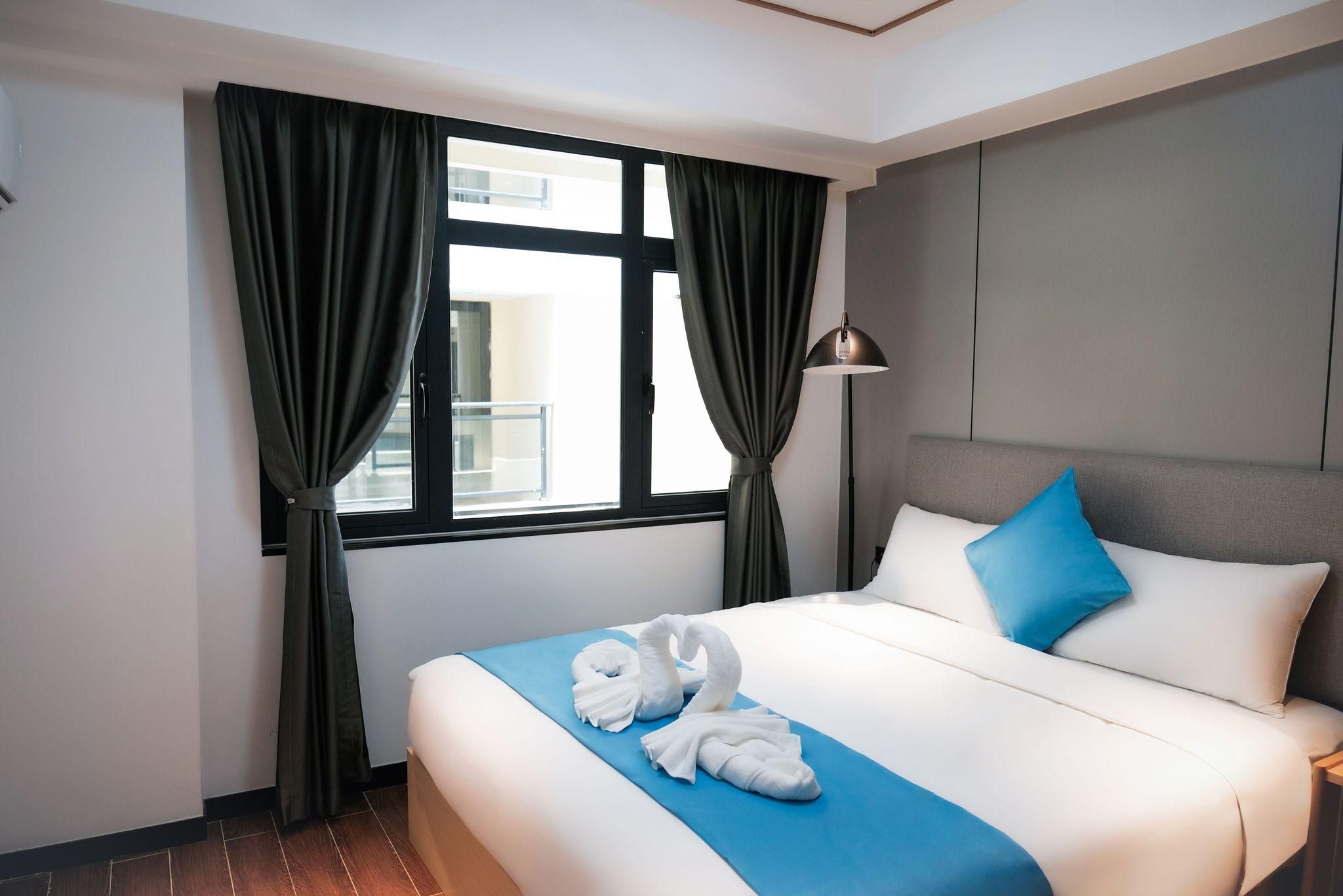 Business Suite Room