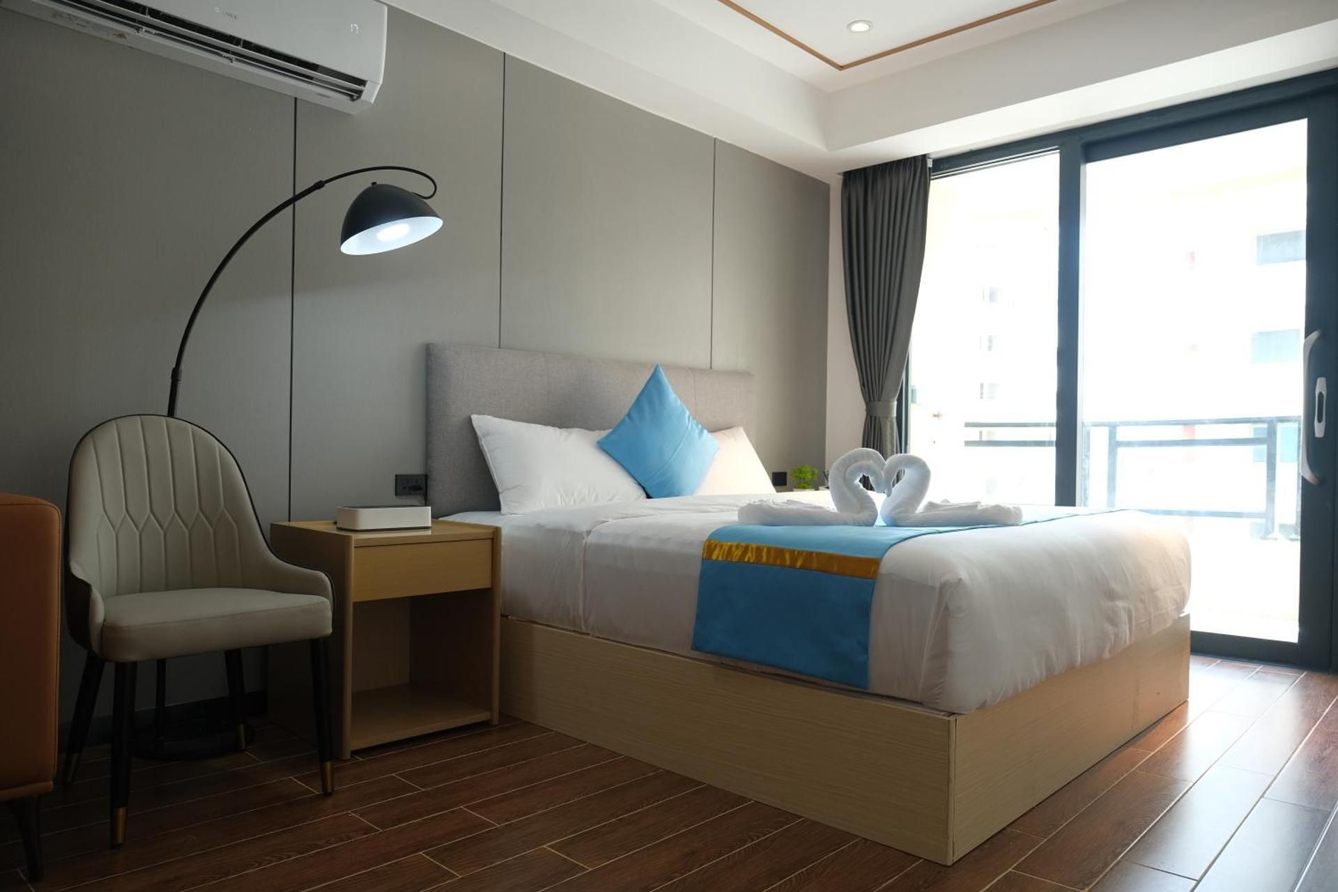 King Bed with Balcony