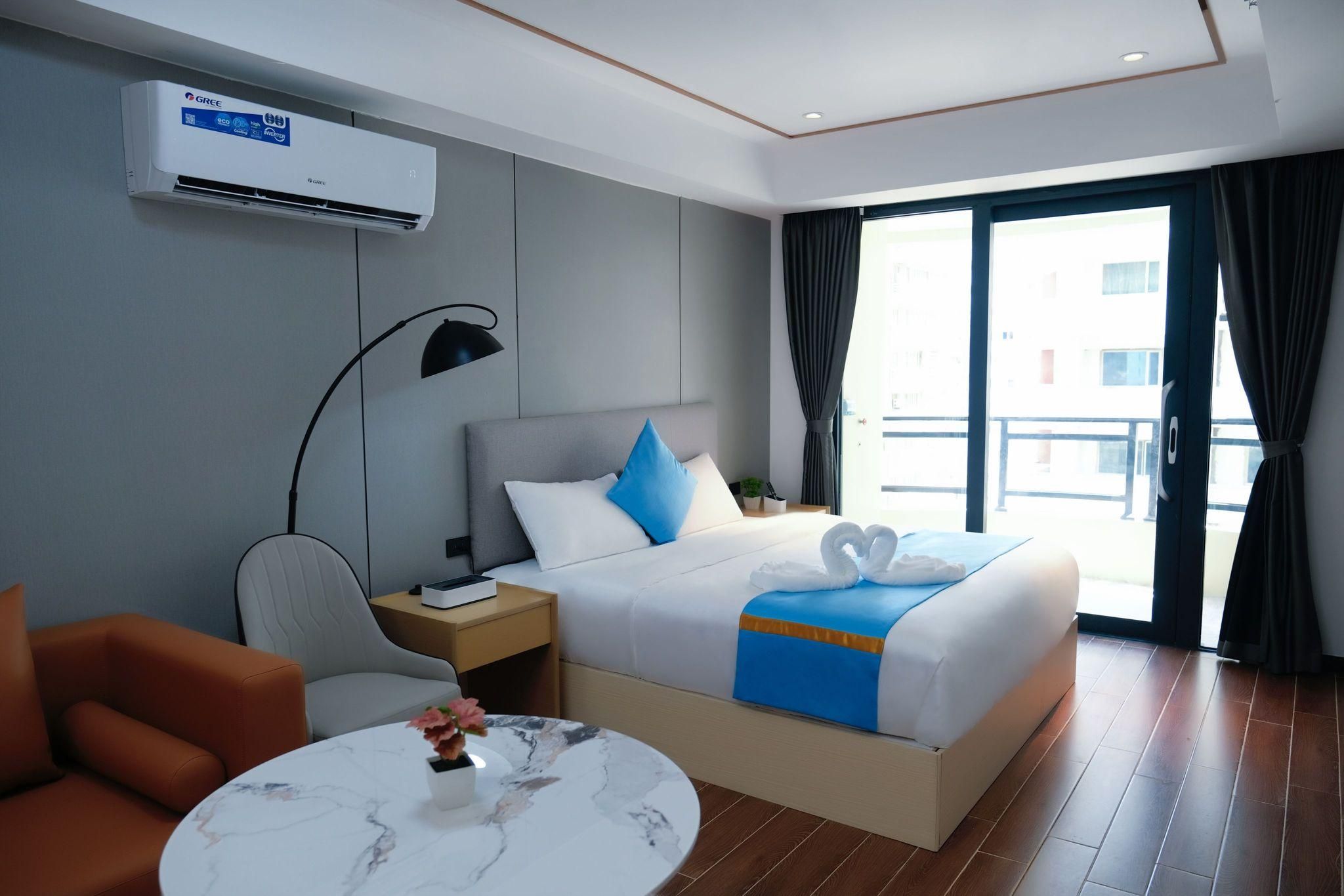 King Bed with Balcony