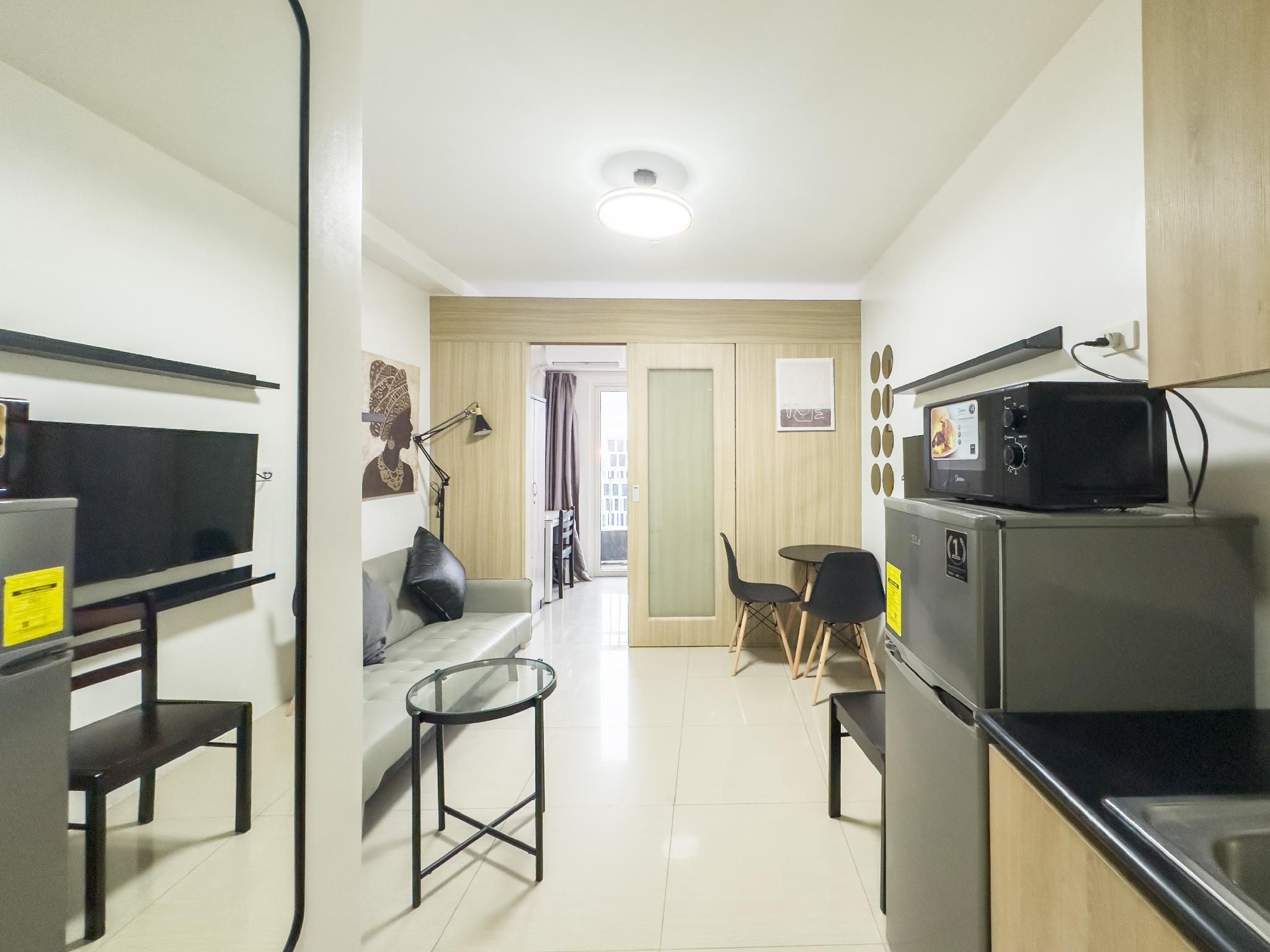 Modern Style | One Bedroom with Balcony