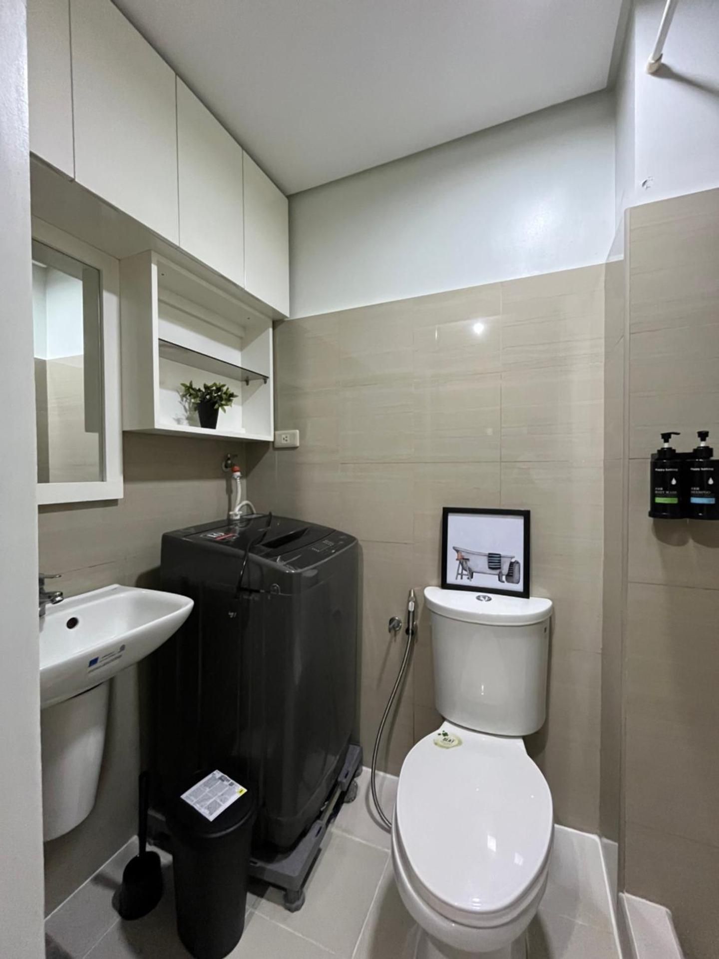 Deluxe One-Bedroom Apartment