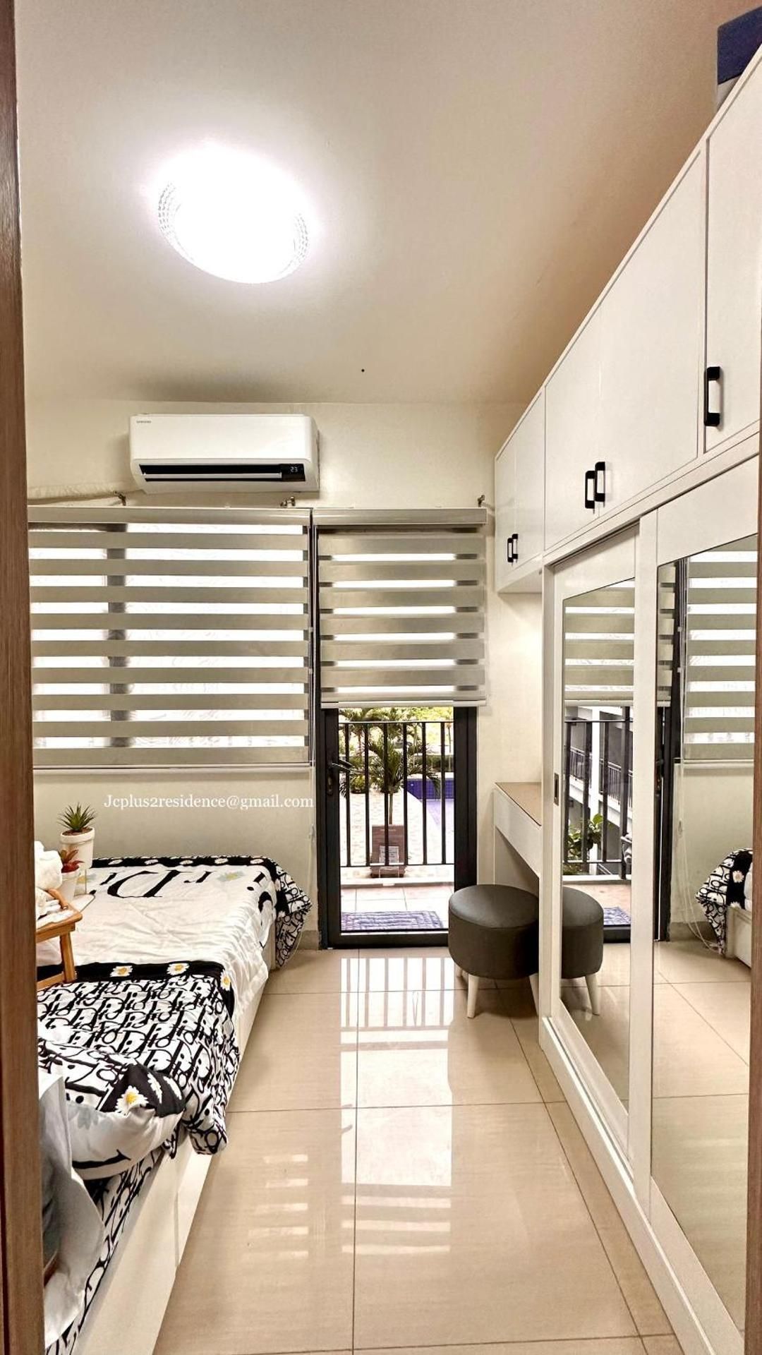 Apartment with Pool View 