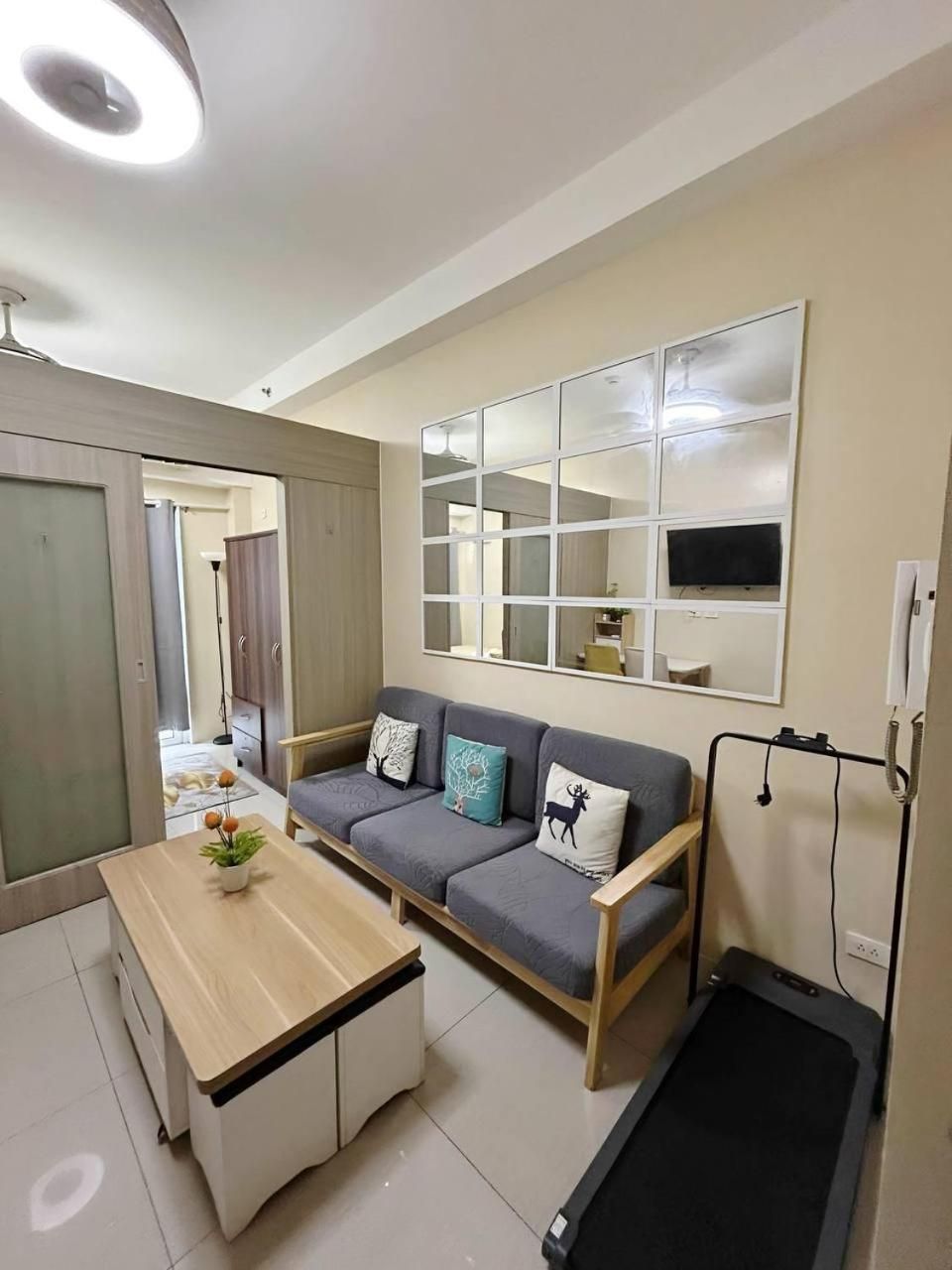 One-Bedroom Apartment with View