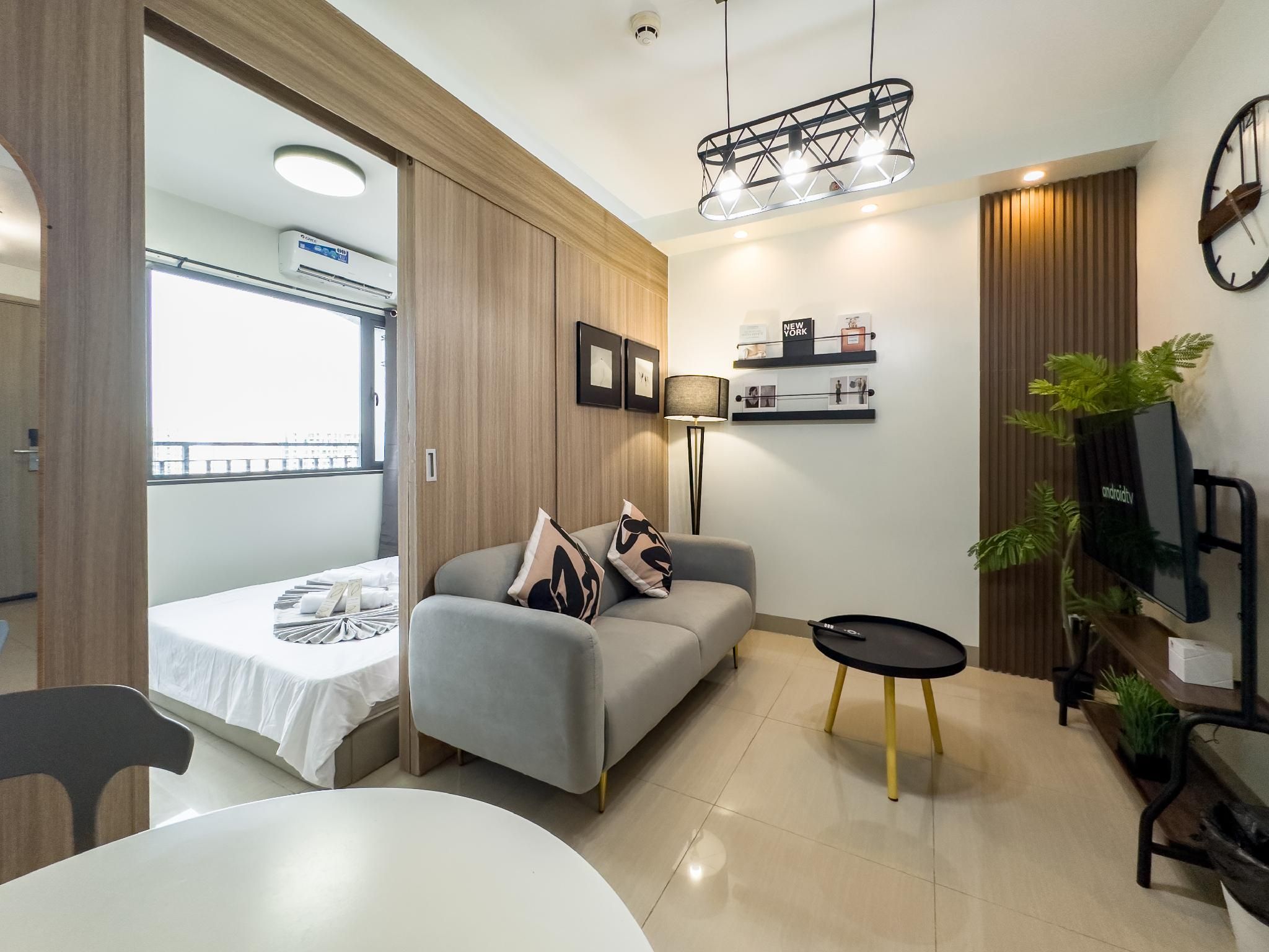 Minimalist Style - Premium Suite with Balcony