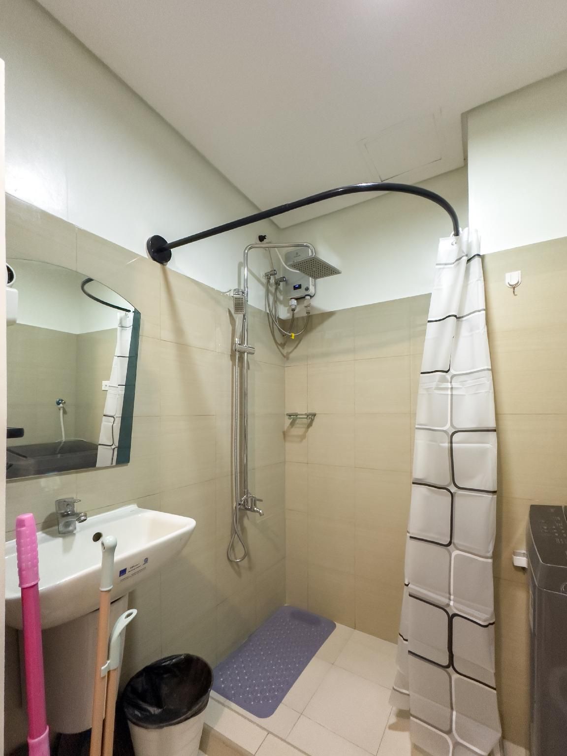 Minimalist Style - Premium Suite with Balcony