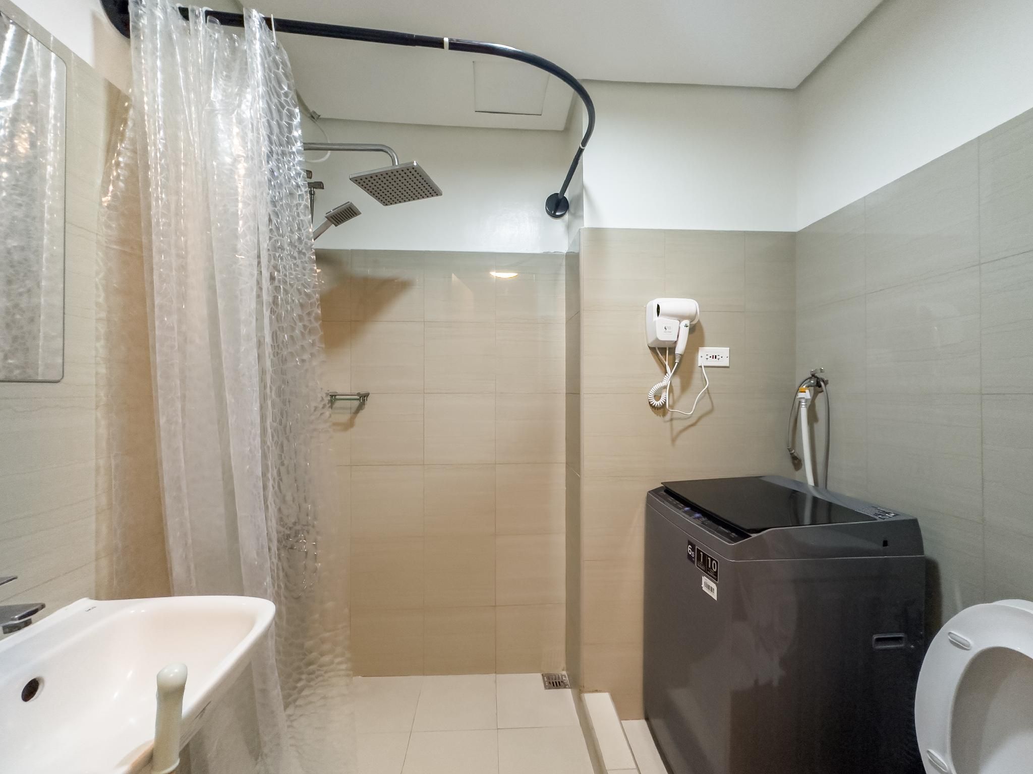 Queen Honeymoon Room