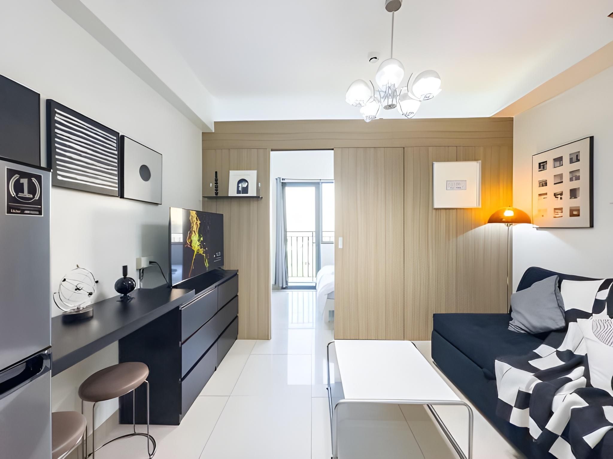 Minimalist Style | One Bedroom With Balcony