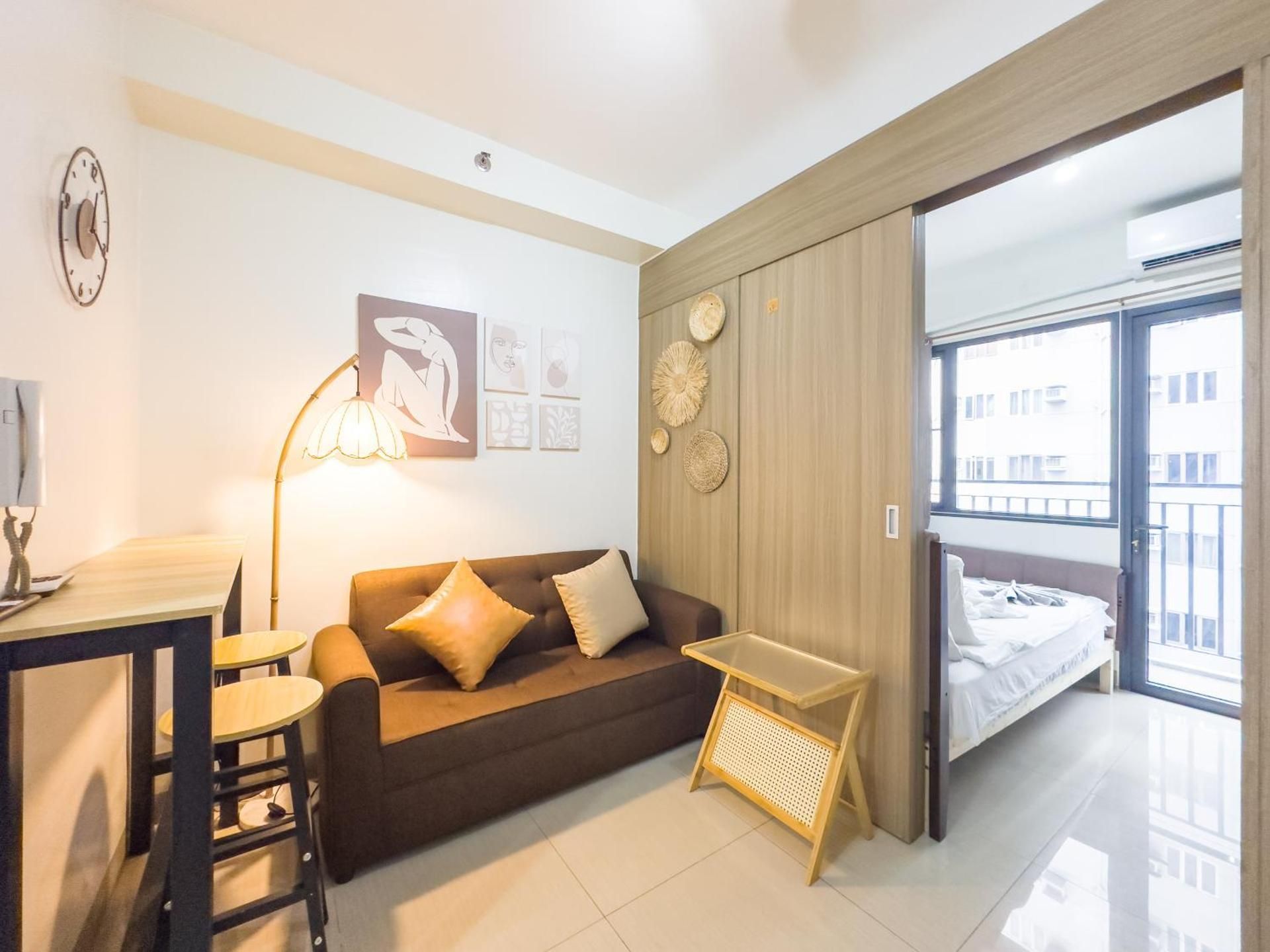 One-Bedroom Apartment with Balcony