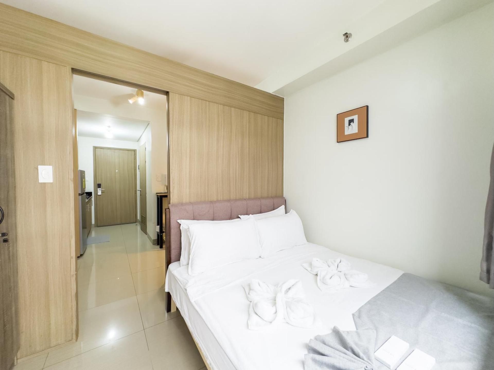 One-Bedroom Apartment with Balcony
