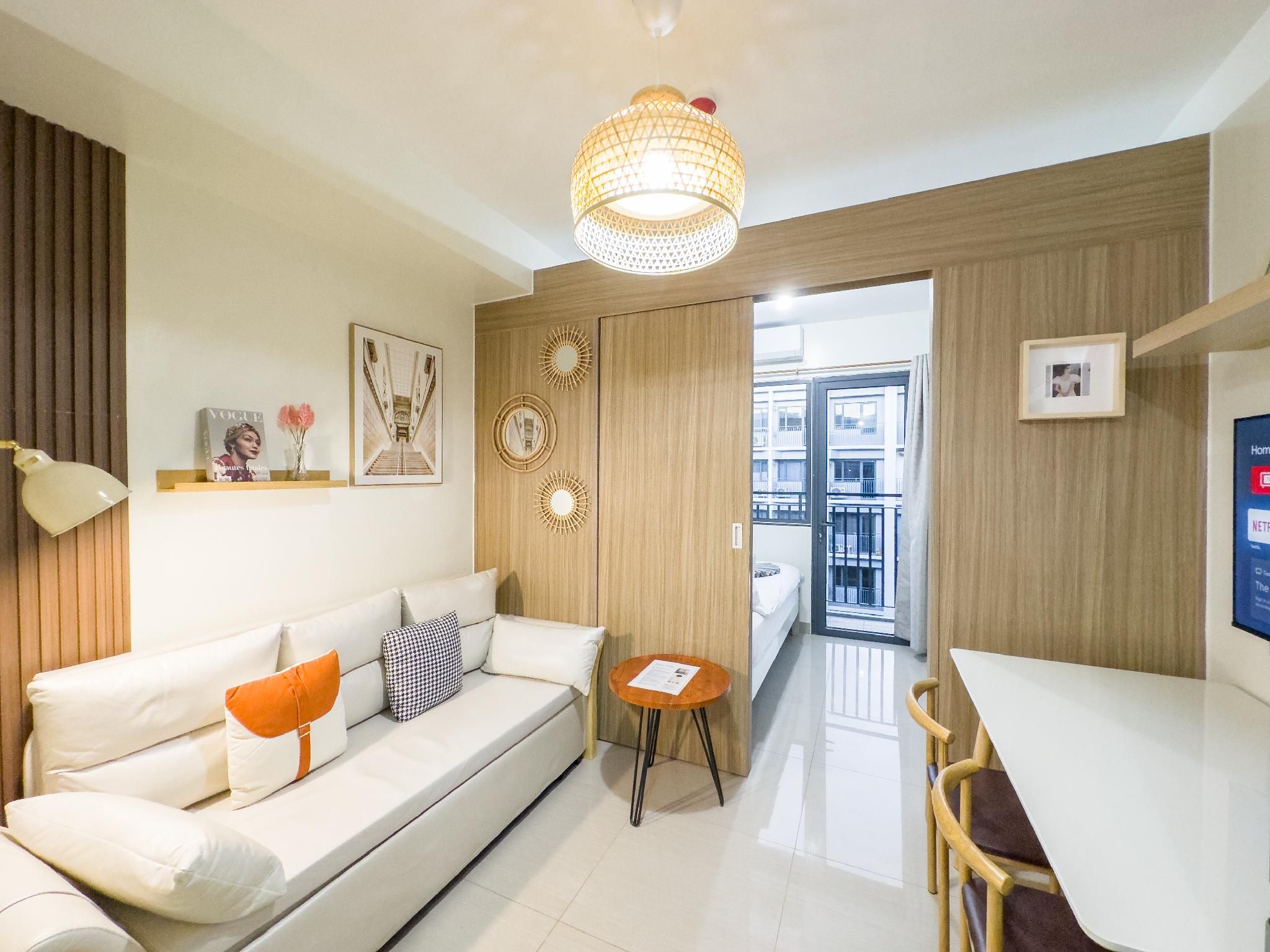 Minimalist Style - High Floor FamilyRoom with Balcony