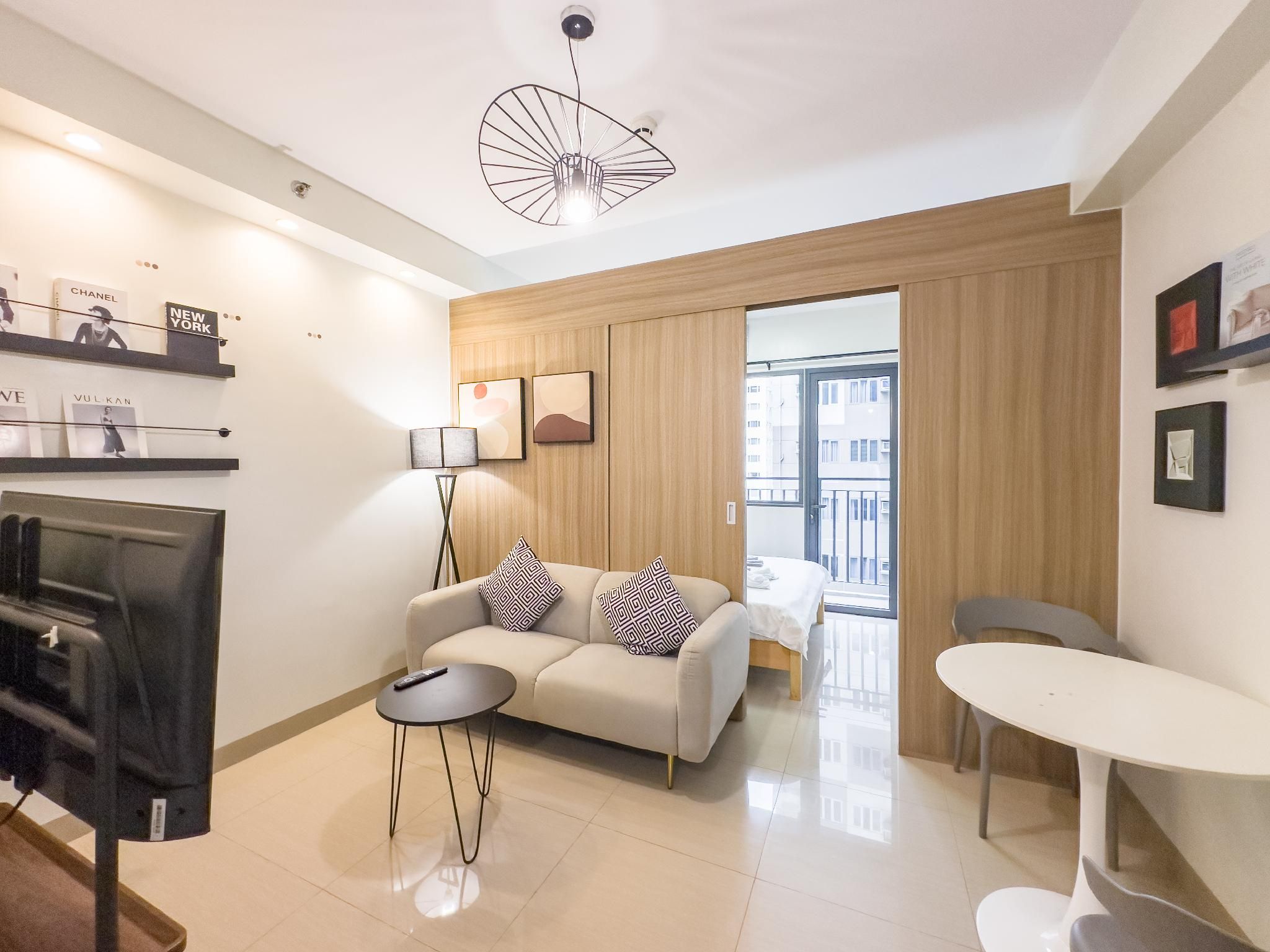 Minimalist Style - Superior Suite with Balcony