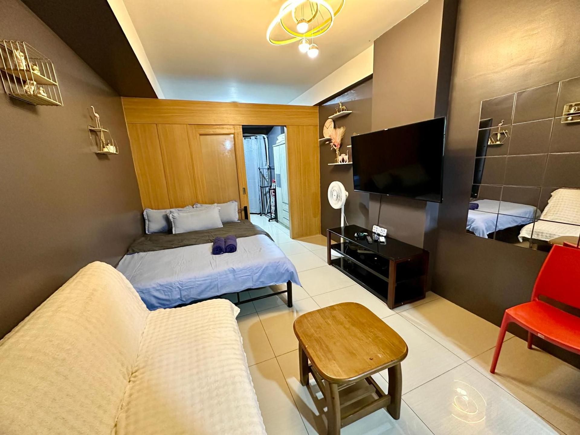 Deluxe One-Bedroom Apartment with City View