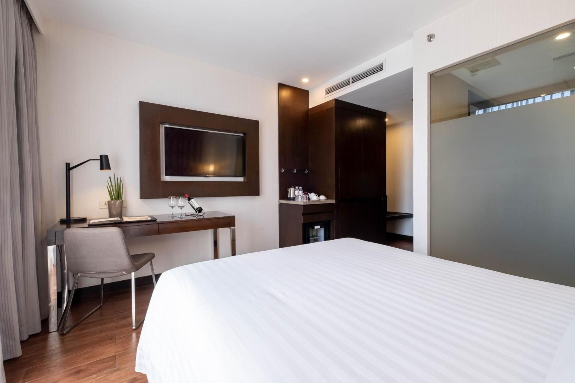 Standard Queen Room