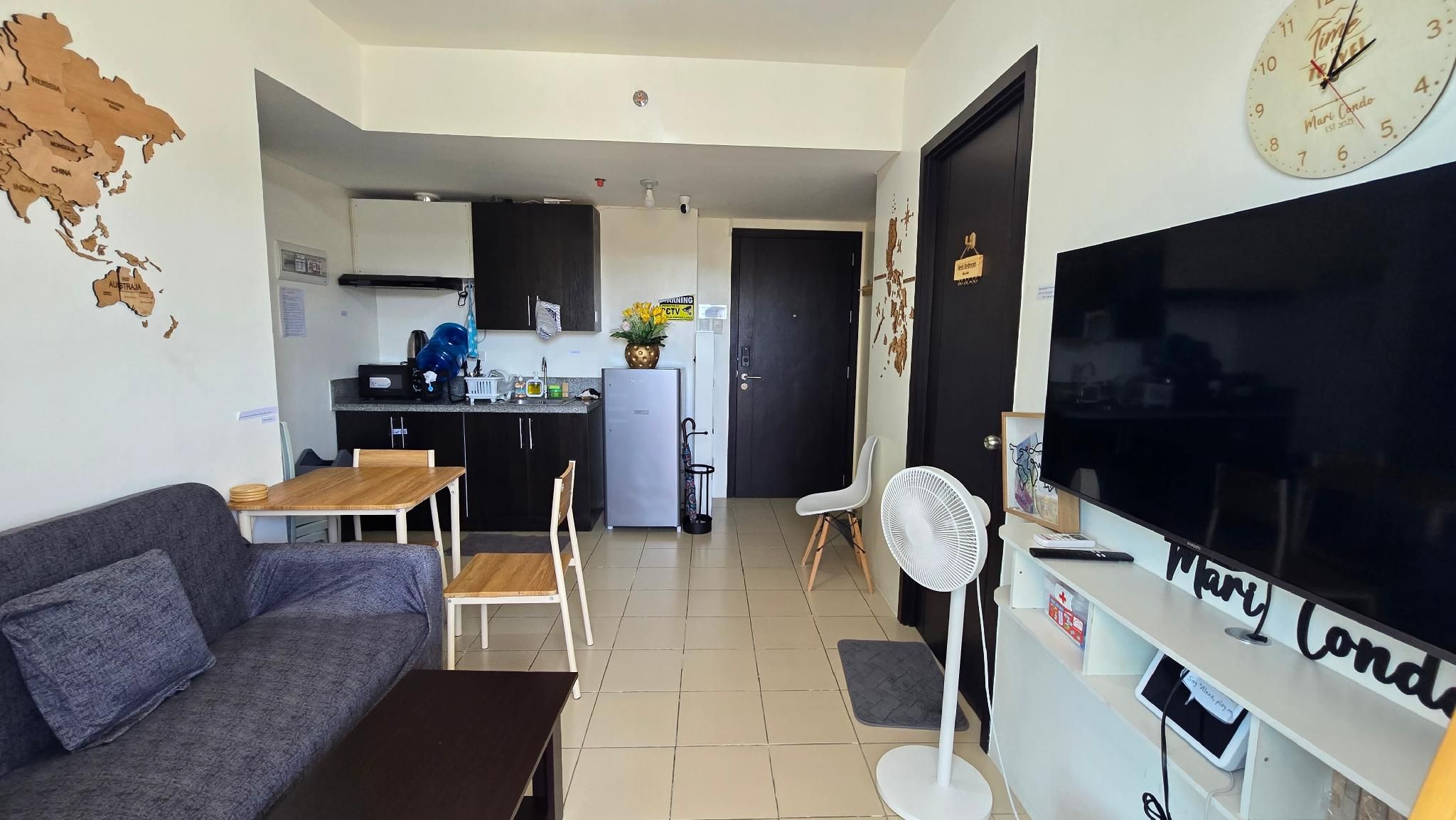 shared lounge/tv area