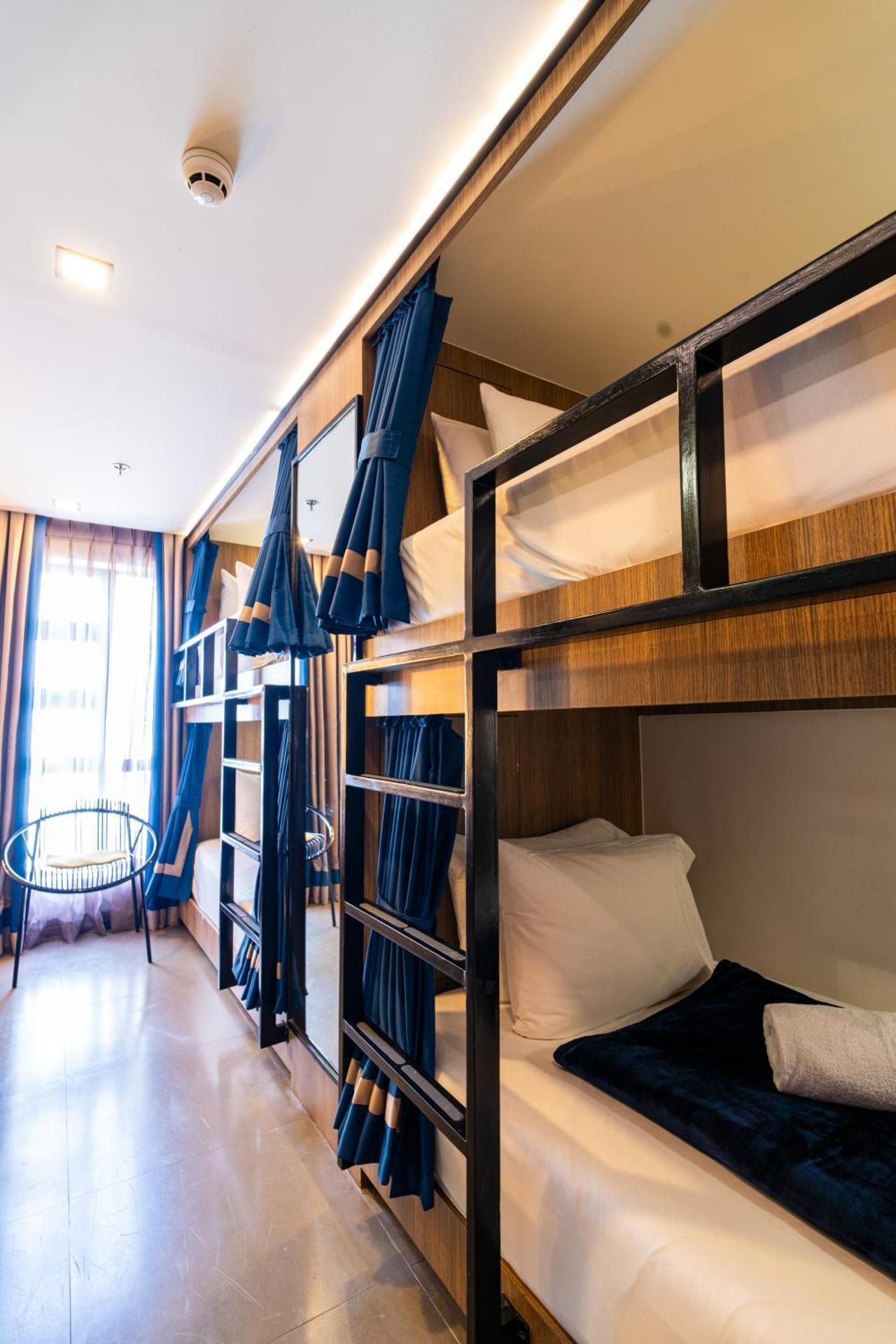 6 Mixed Dorm Bed with Shared Bathroom