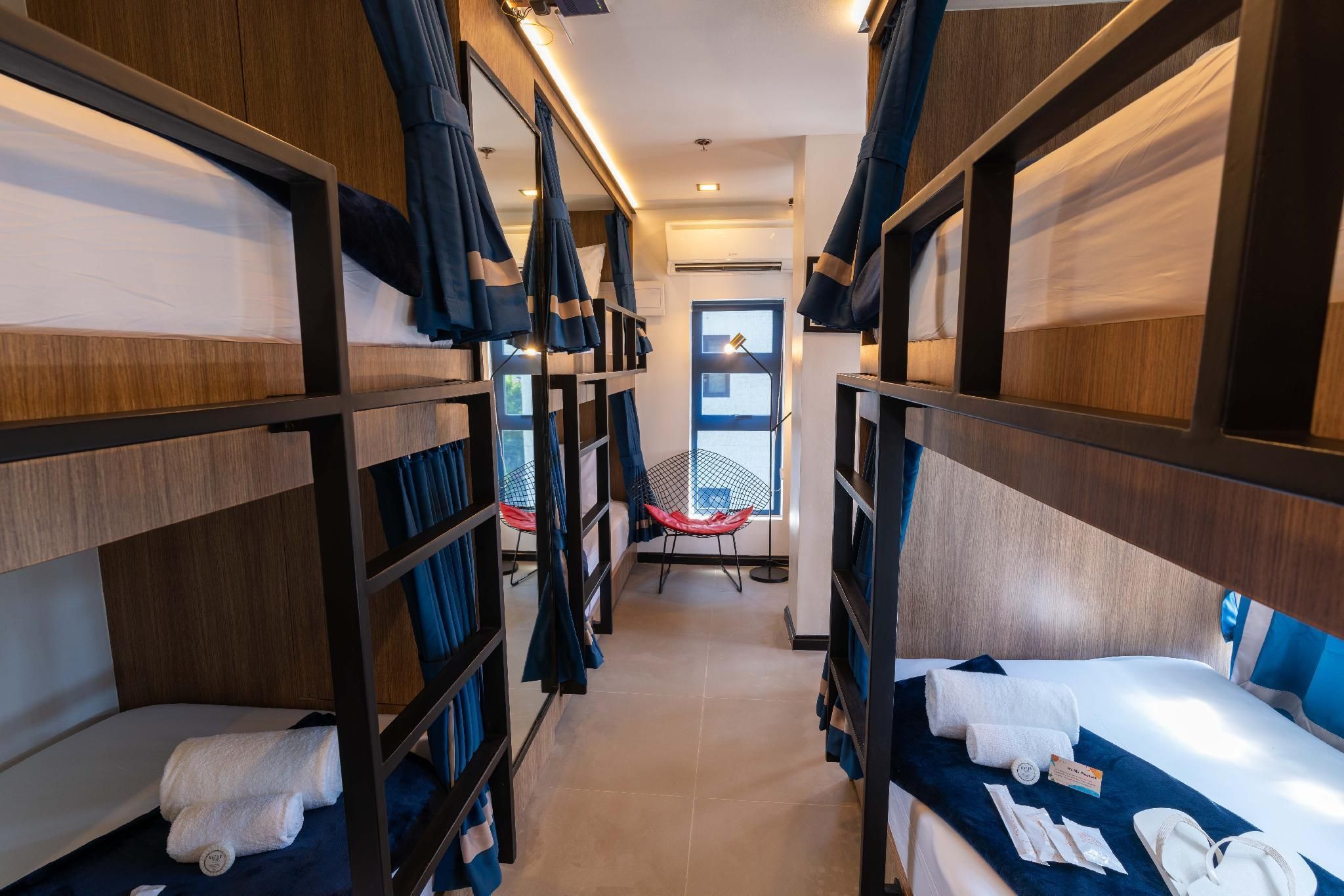 6 Mixed Dorm Bed with Shared Bathroom