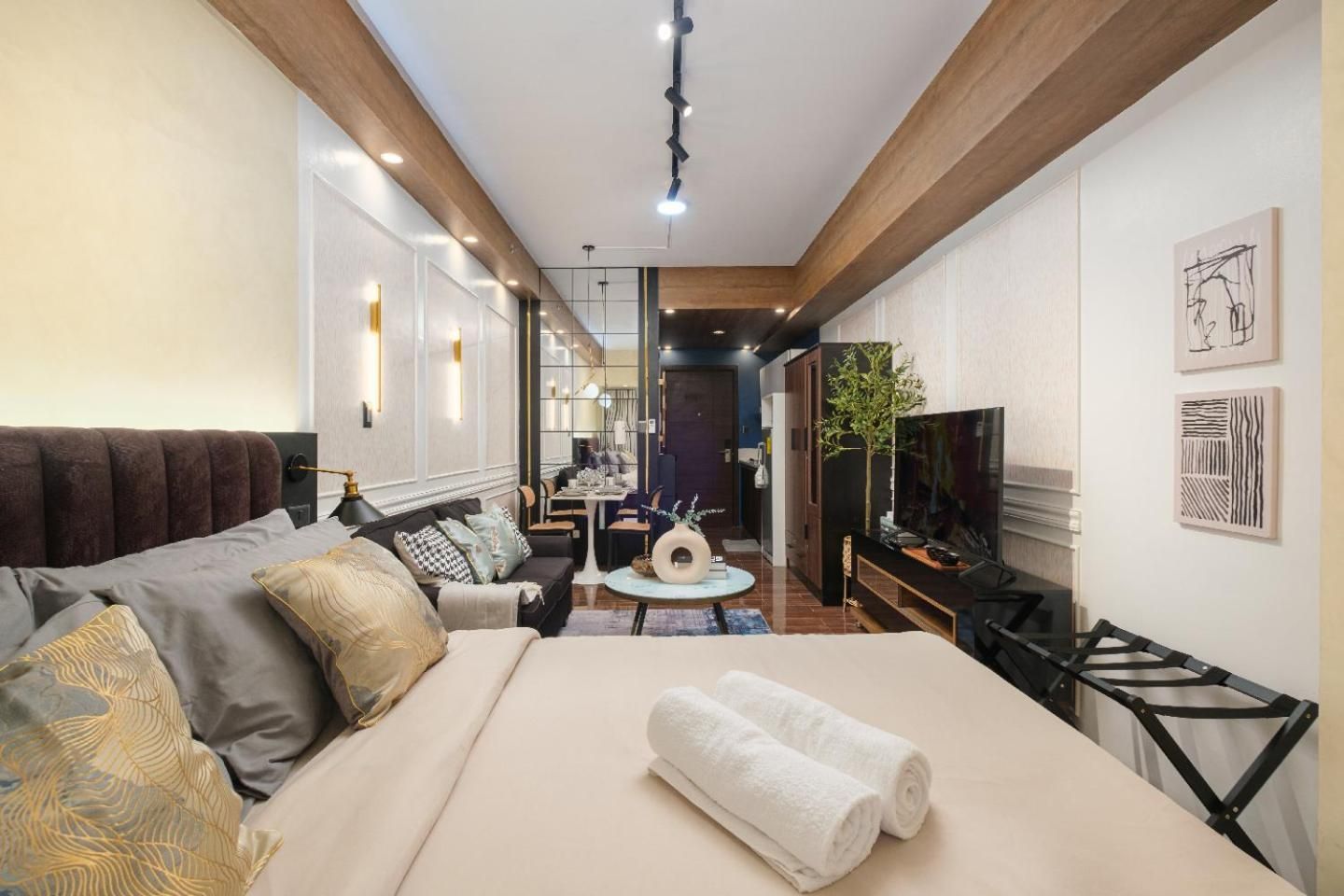 Deluxe King Studio