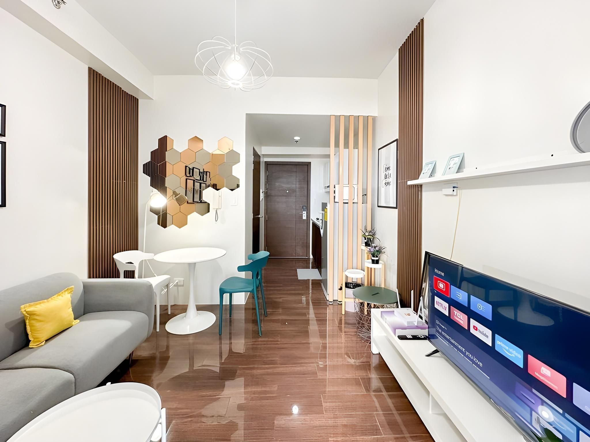 Modern Style | One-Bedroom with Balcony with Panoramic City Views