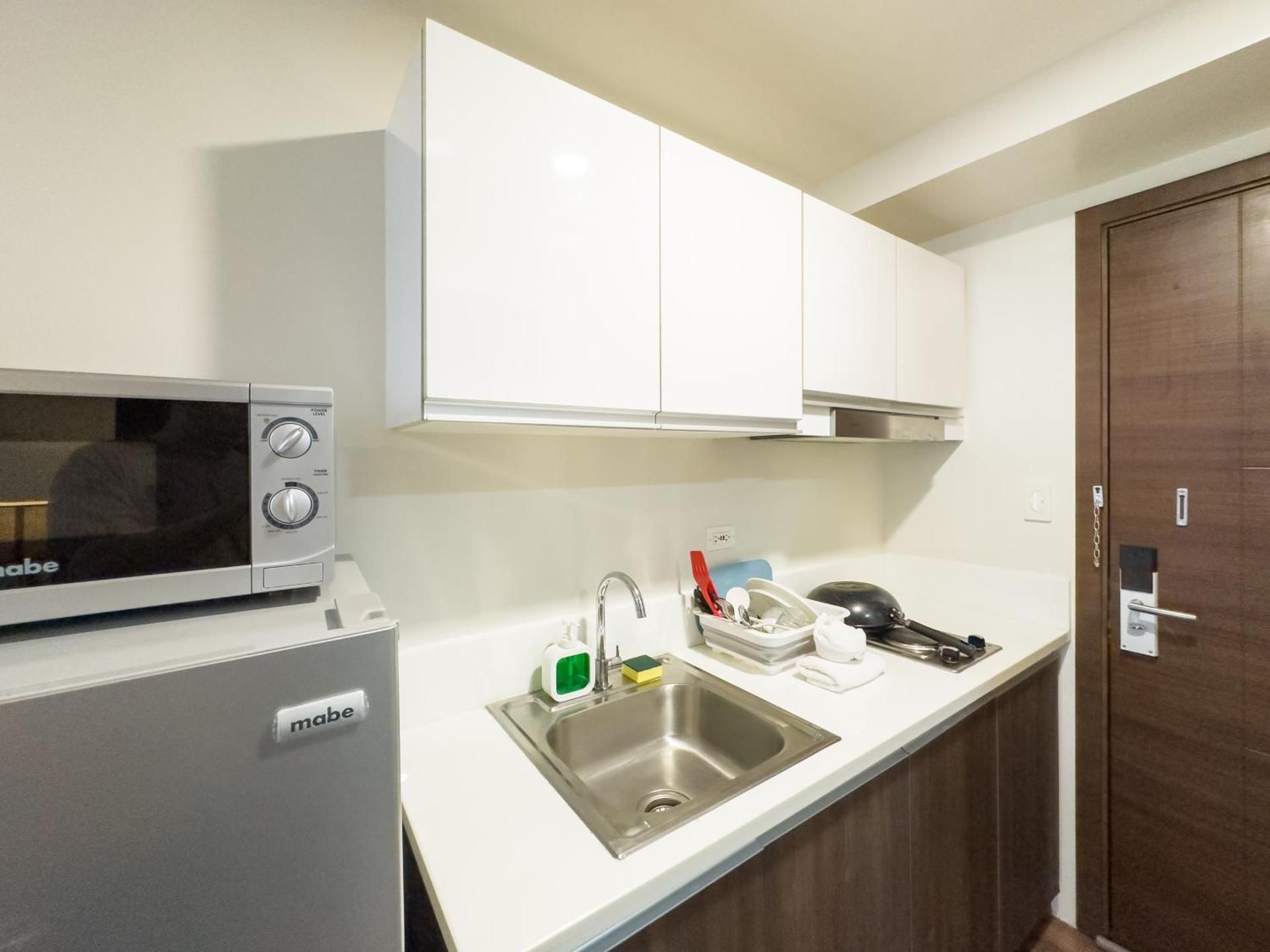 Modern Style | Standard One Bedroom with Balcony Facing Pool