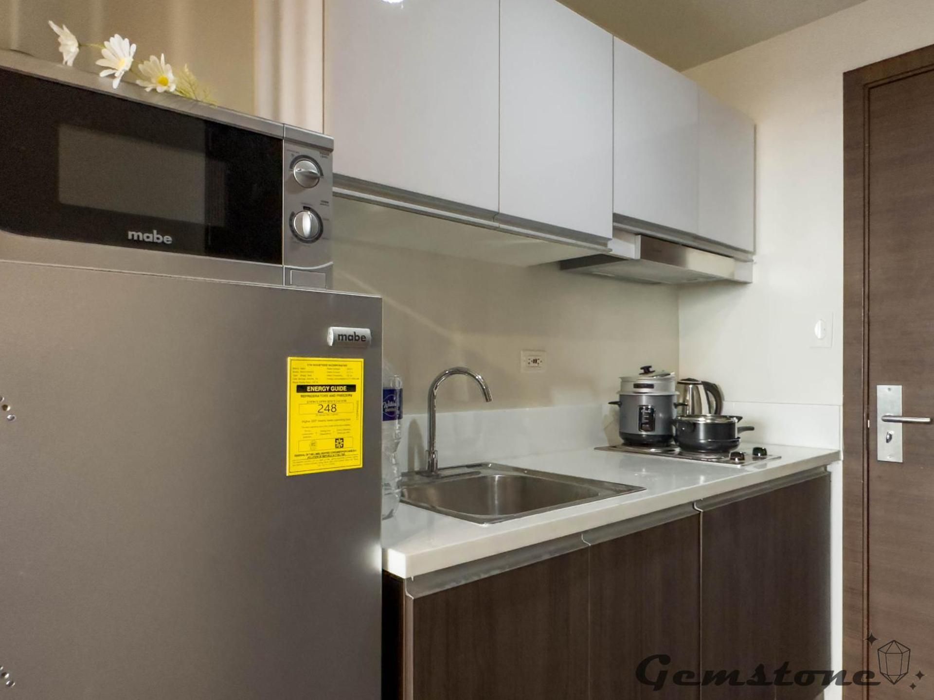 Deluxe One-Bedroom Apartment