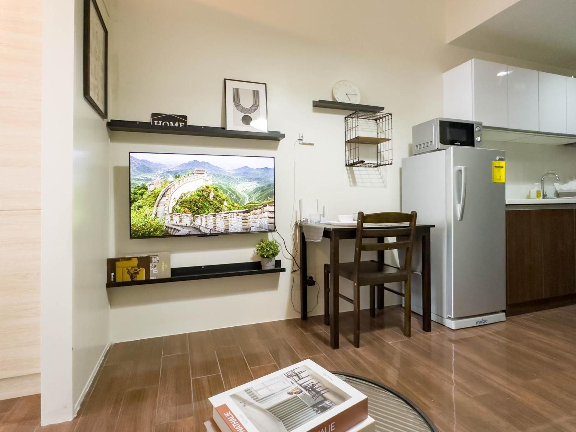 One-Bedroom Apartment with View