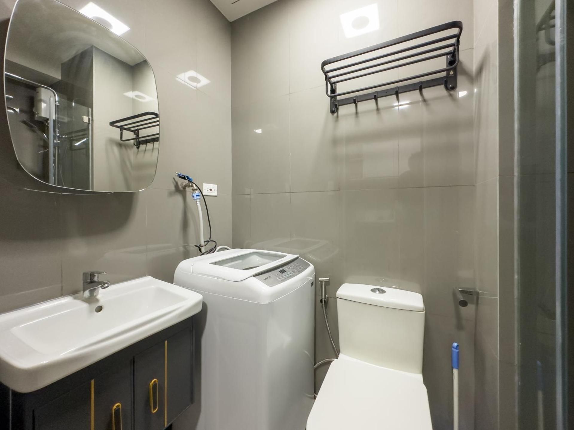 One-Bedroom Apartment with Balcony