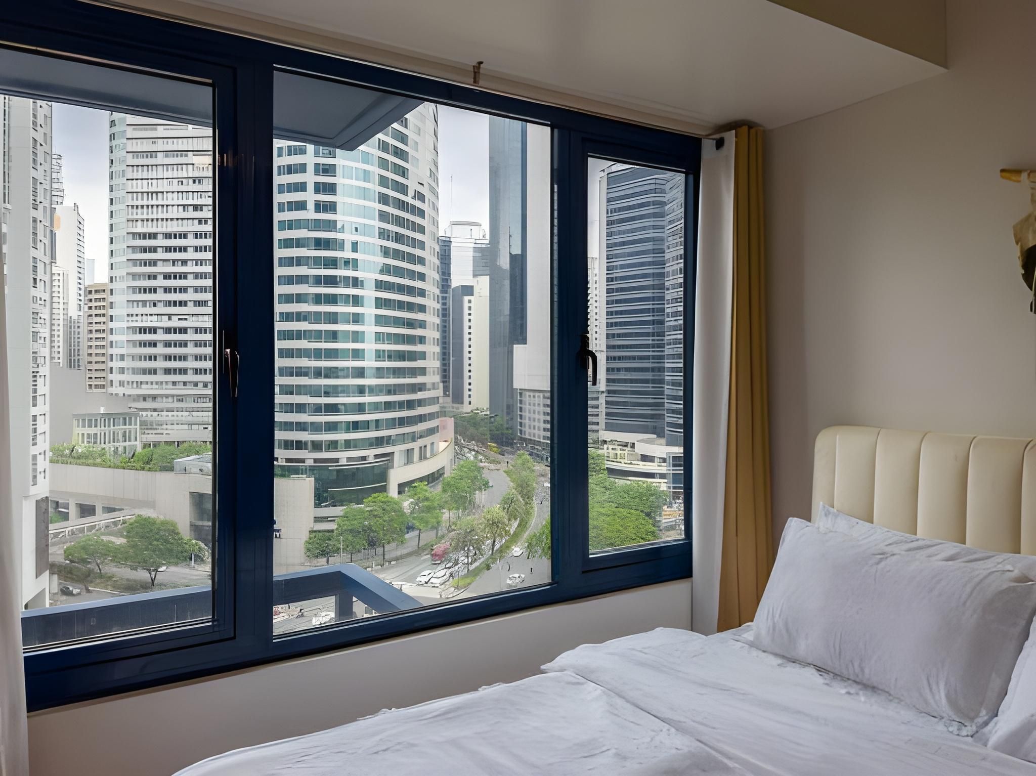 Modern Style | Superior One Bedroom Facing CBD