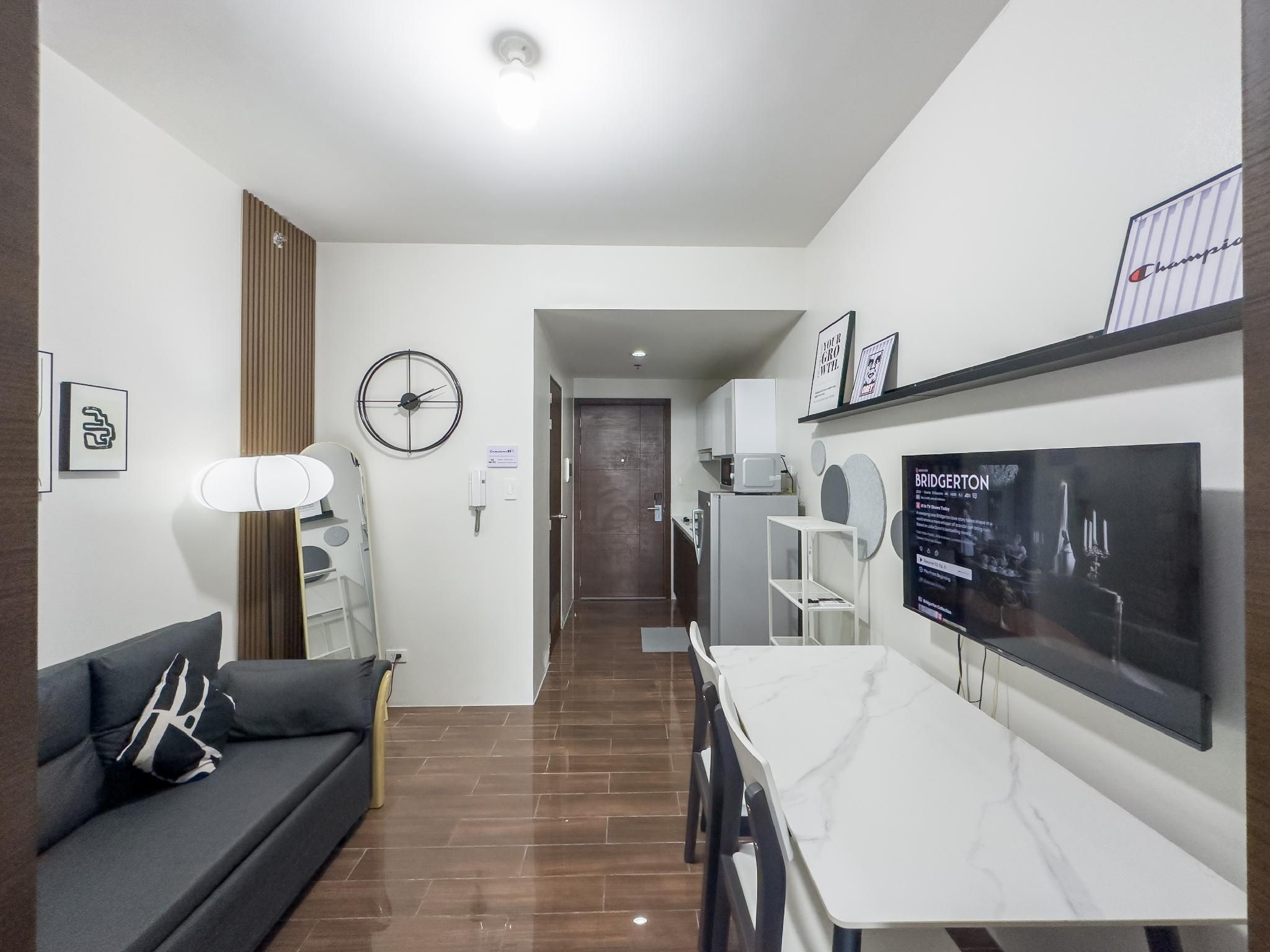 Modern Style | One-Bedroom with City View