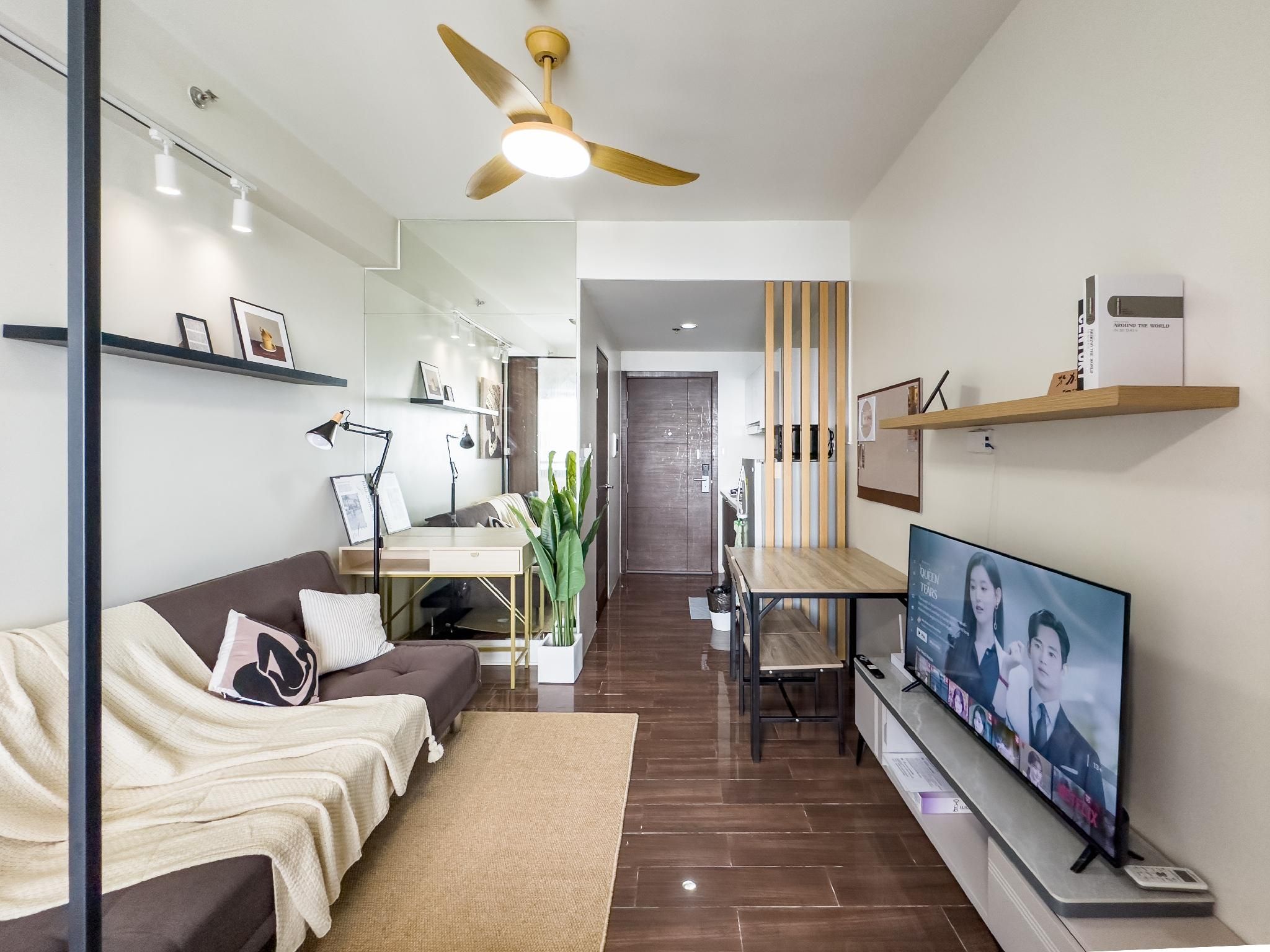 Light Luxury Style | Deluxe One Bedroom with Balcony with Panoramic City Views