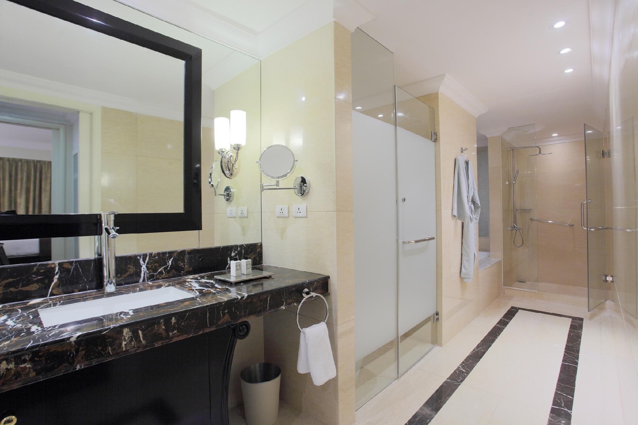 Raffles Makati Legacy Suite 3