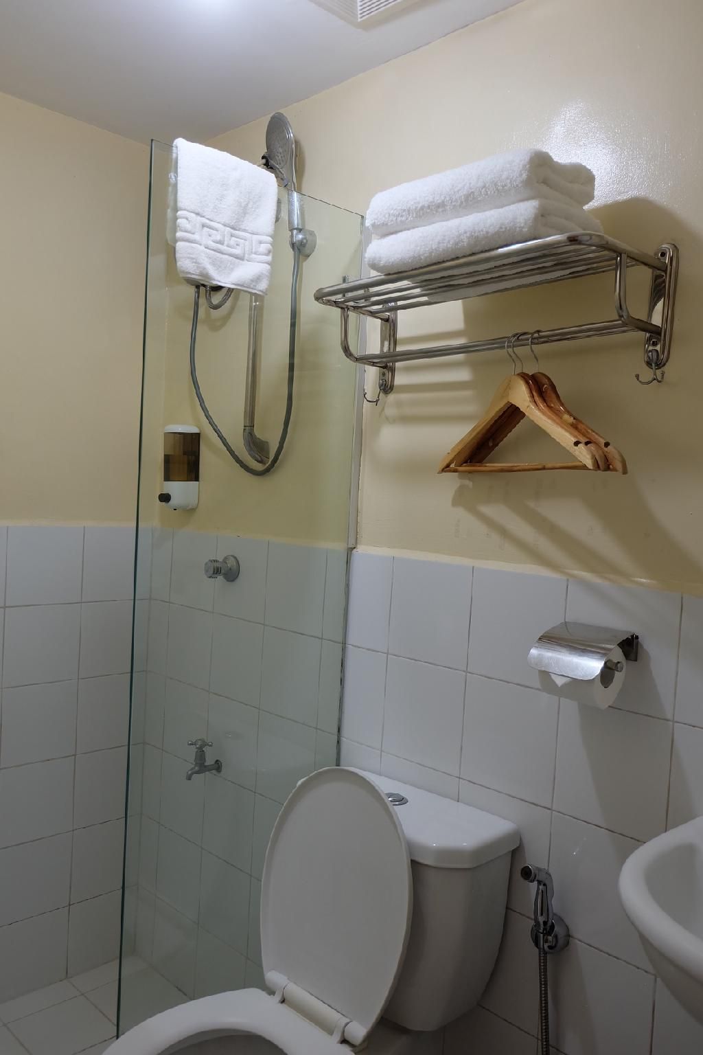 Spaces Hotel Makati Triple Deluxe 3