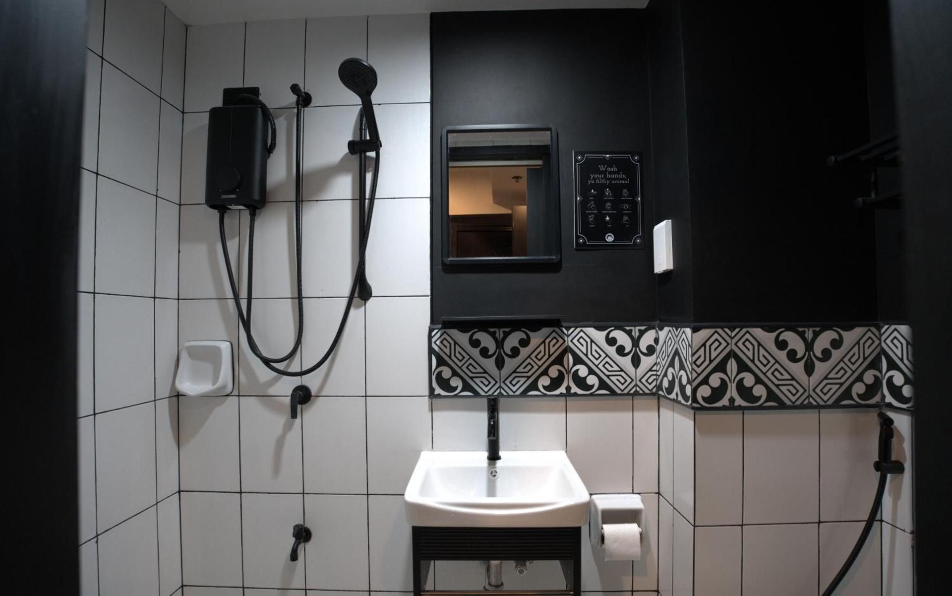 Bed in 14 bed mixed dormitory room