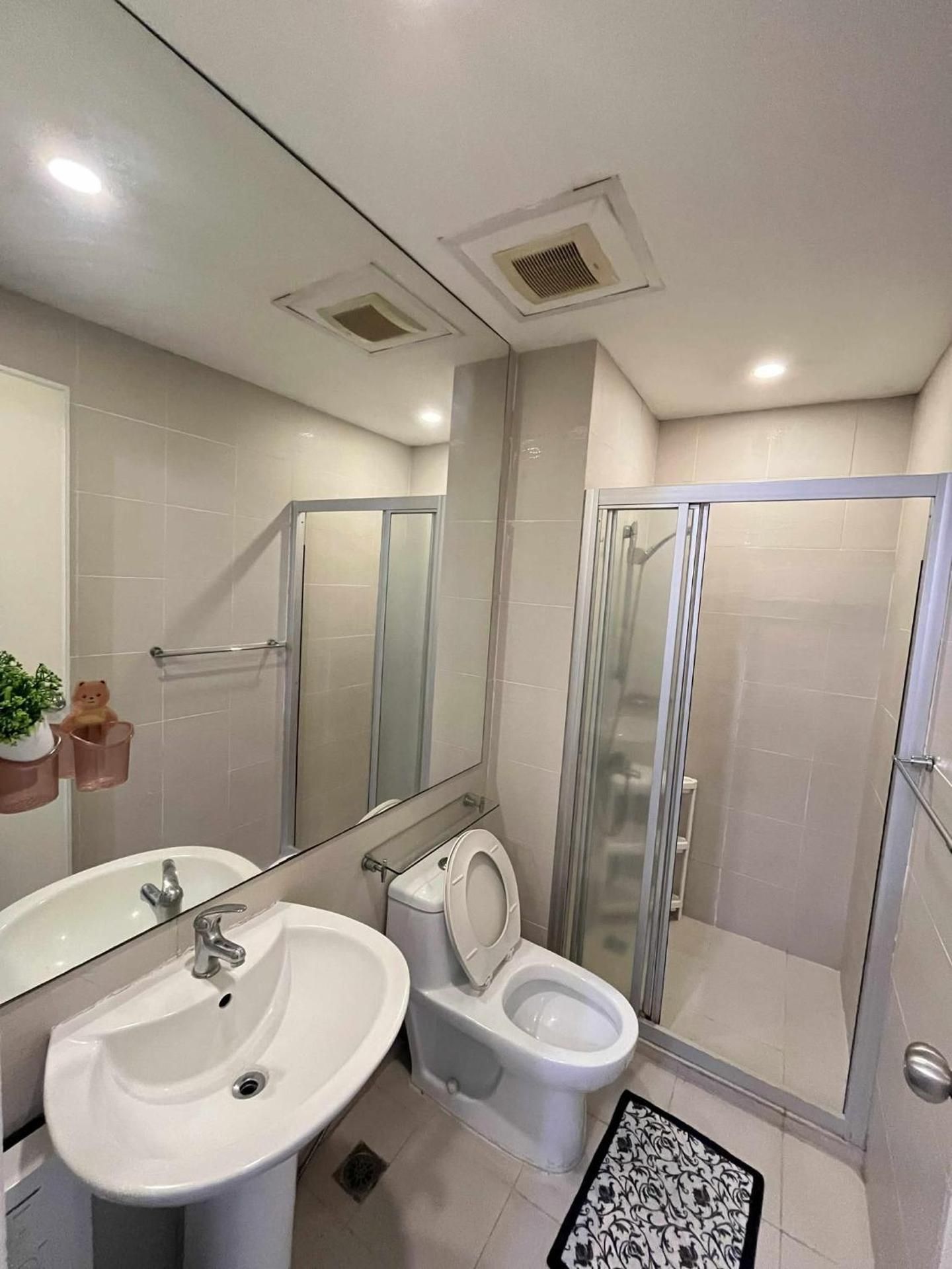 One-Bedroom Apartment with Balcony