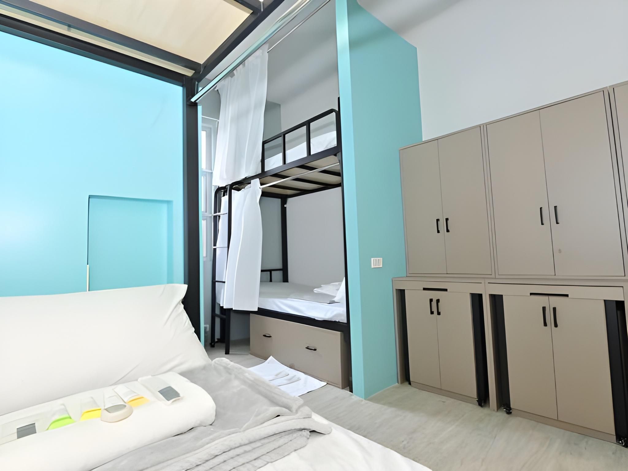 Bed In A 6 Person Female Bunk Bedroom