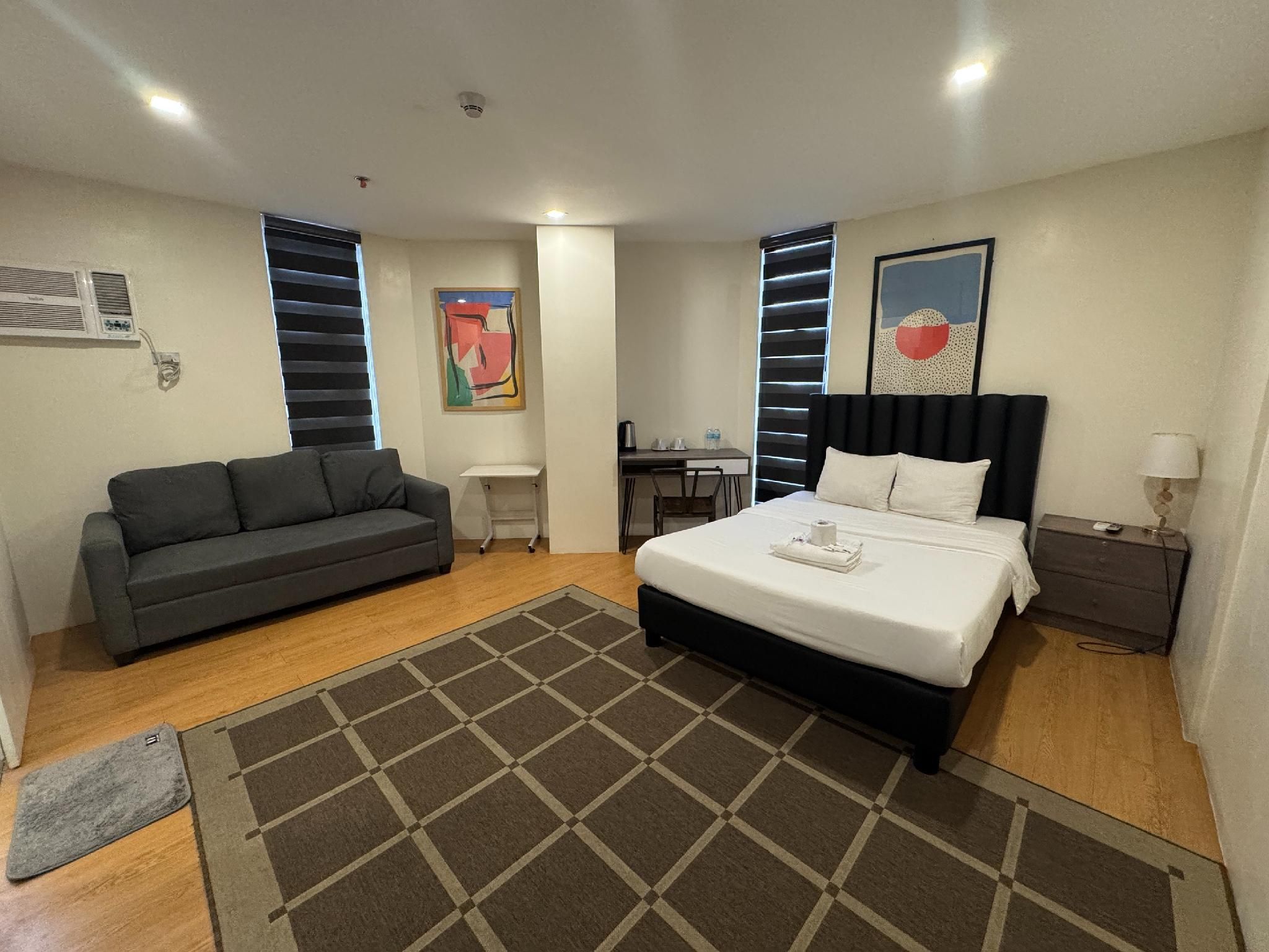 The Circuit Manor Hotel near Ayala Malls Circuit Queen Deluxe