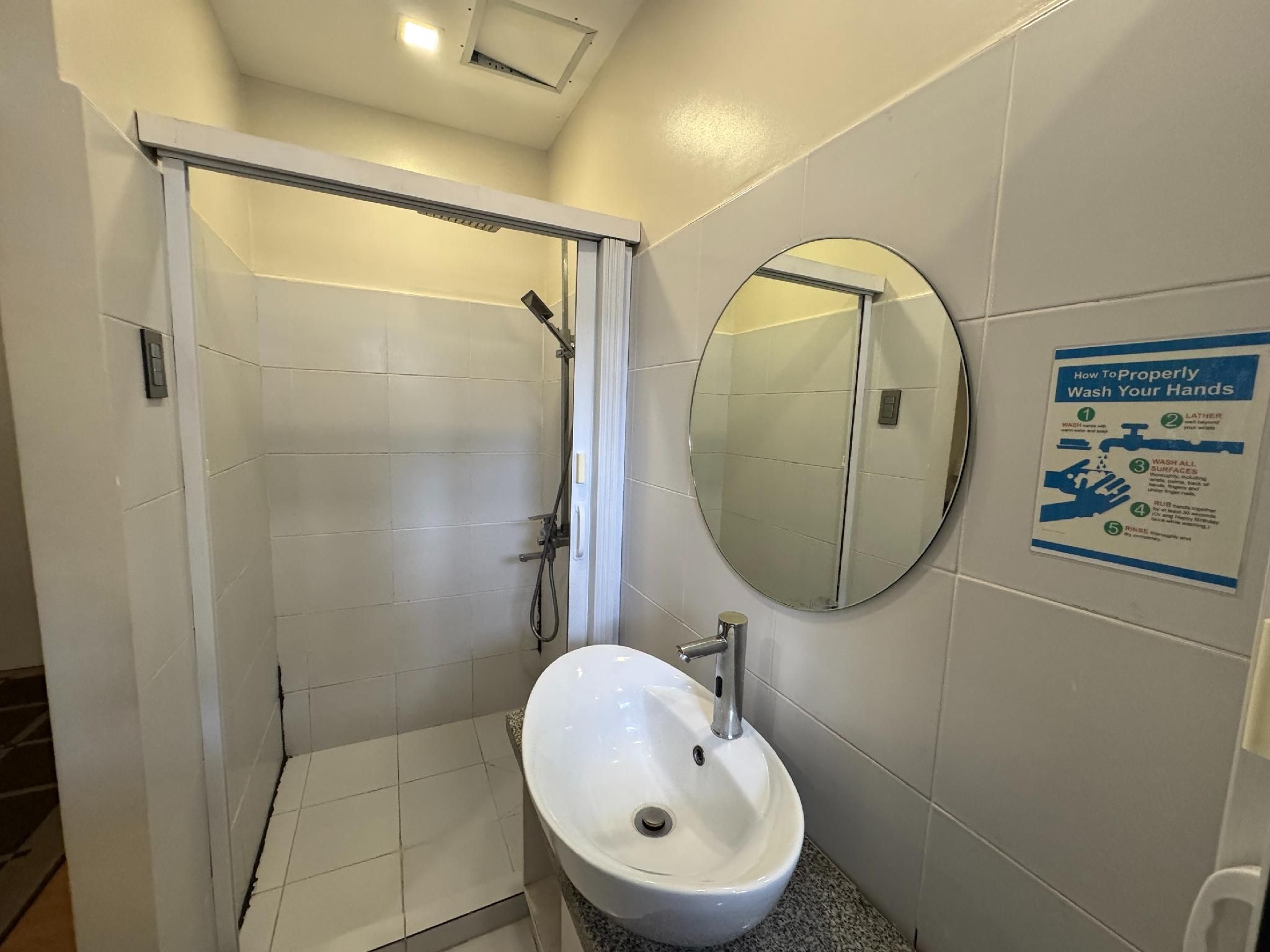 The Circuit Manor Hotel near Ayala Malls Circuit Queen Deluxe 3