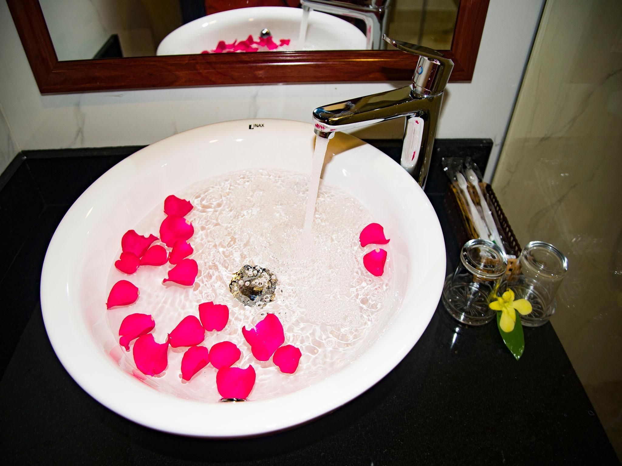 Mi Kha Homestay Superior - 1 Wide King Bed 3